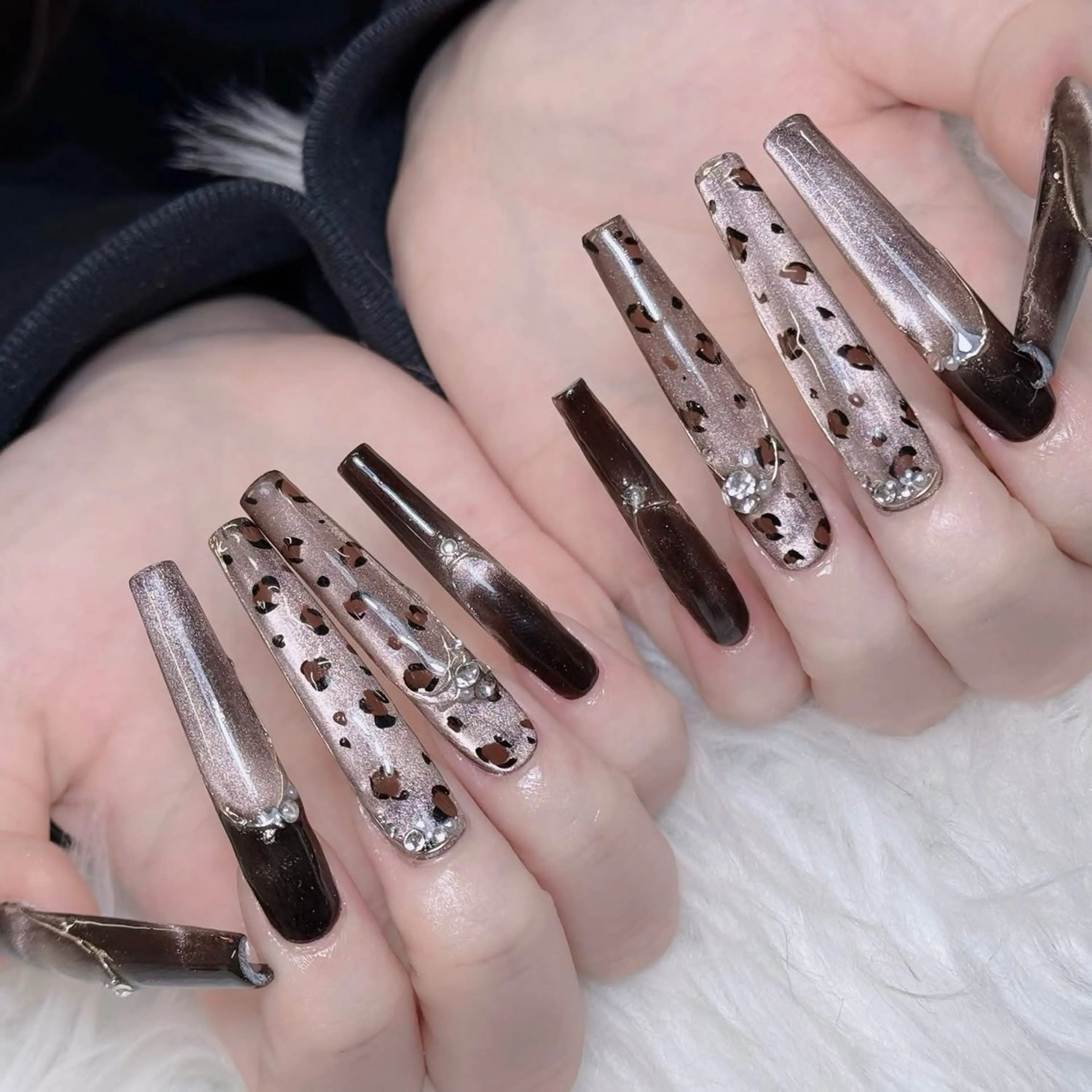 ネイル アートネイル オーロラネイル チークネイル 長さ出し フットネイル HaNa_ Noiranailのネイルデザイン