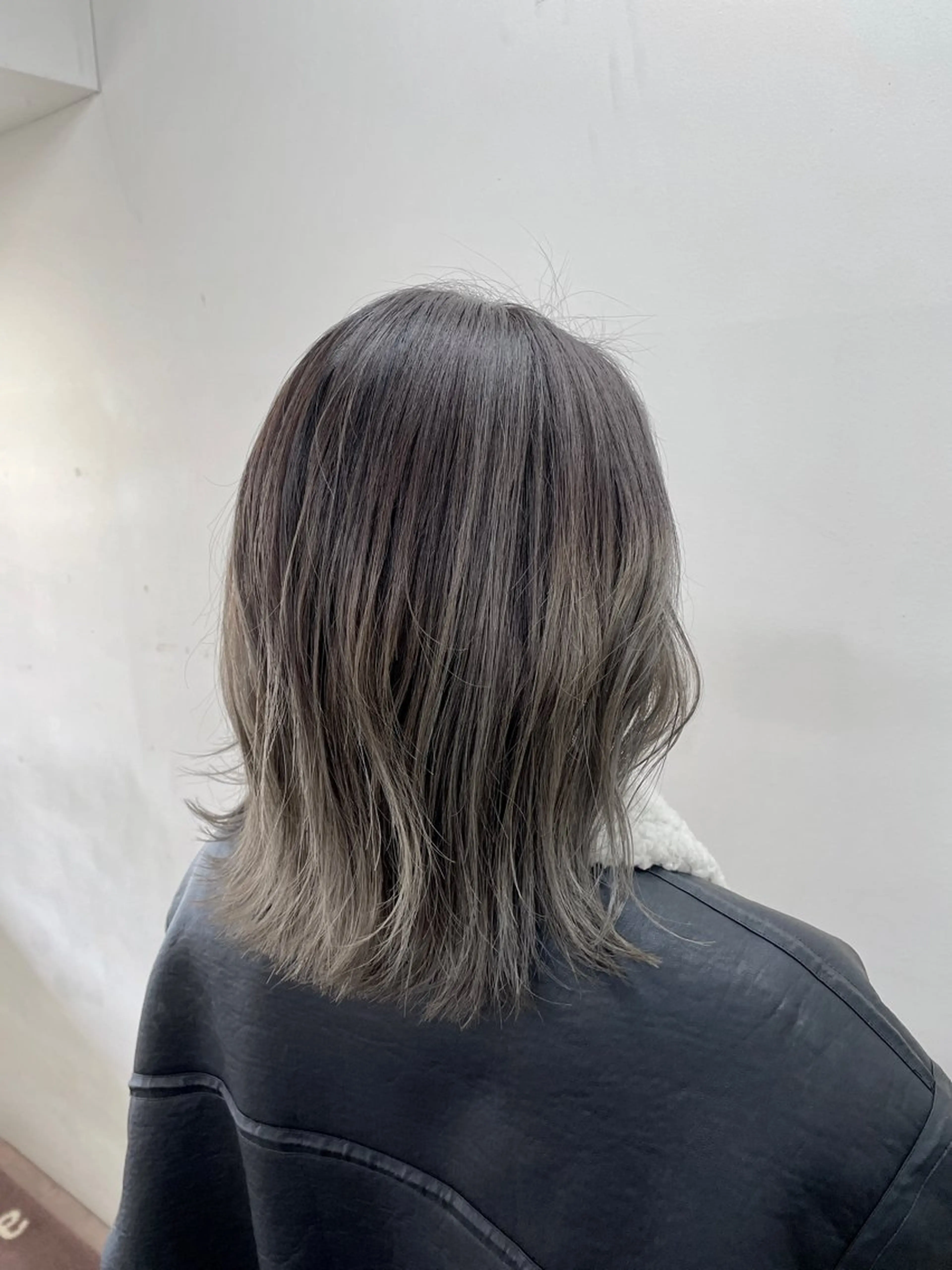 ミディアム 玉邑 美菜のヘアスタイル