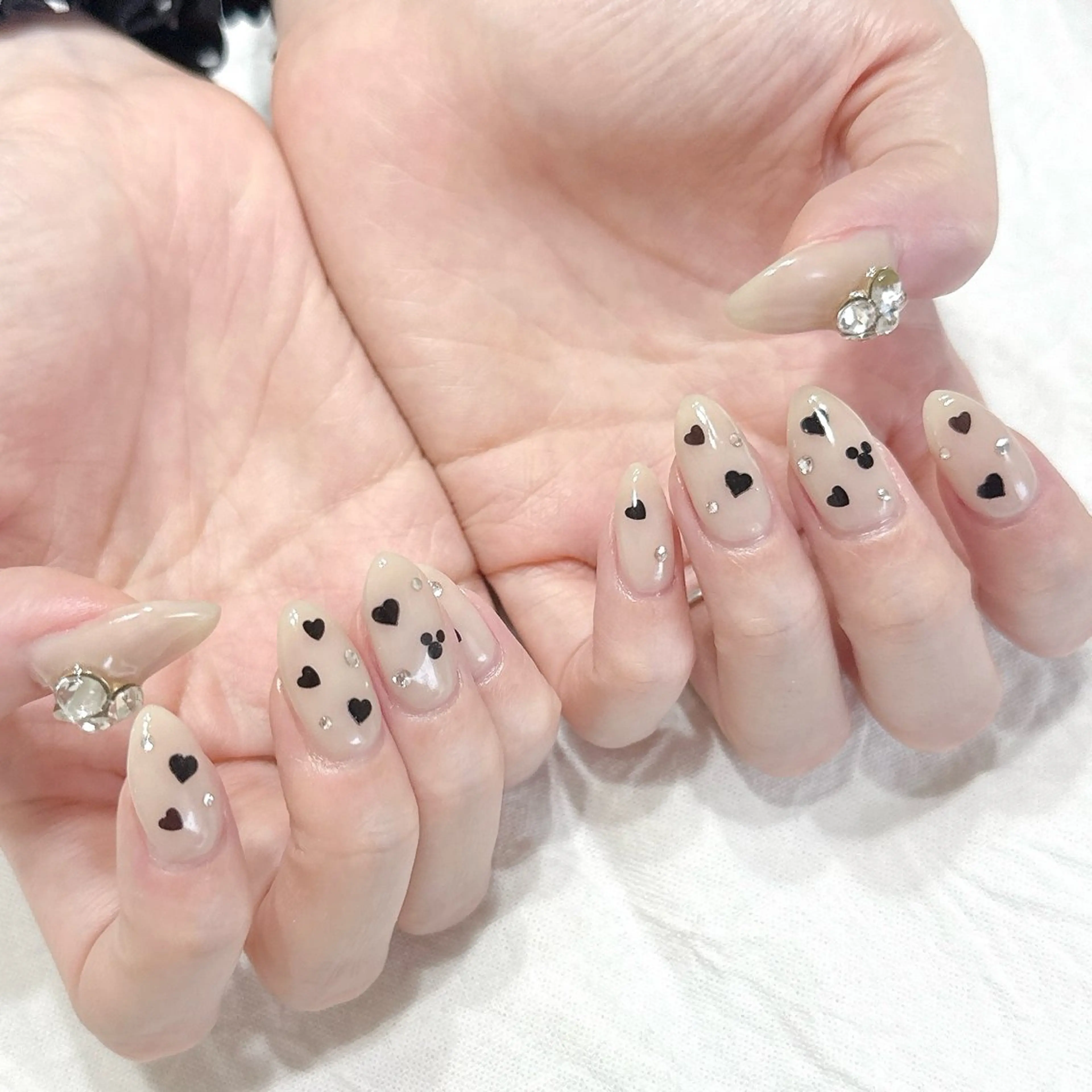 ネイル ゴージャス シルバー ストーンネイル ハンドネイル peaberry nailのネイルデザイン