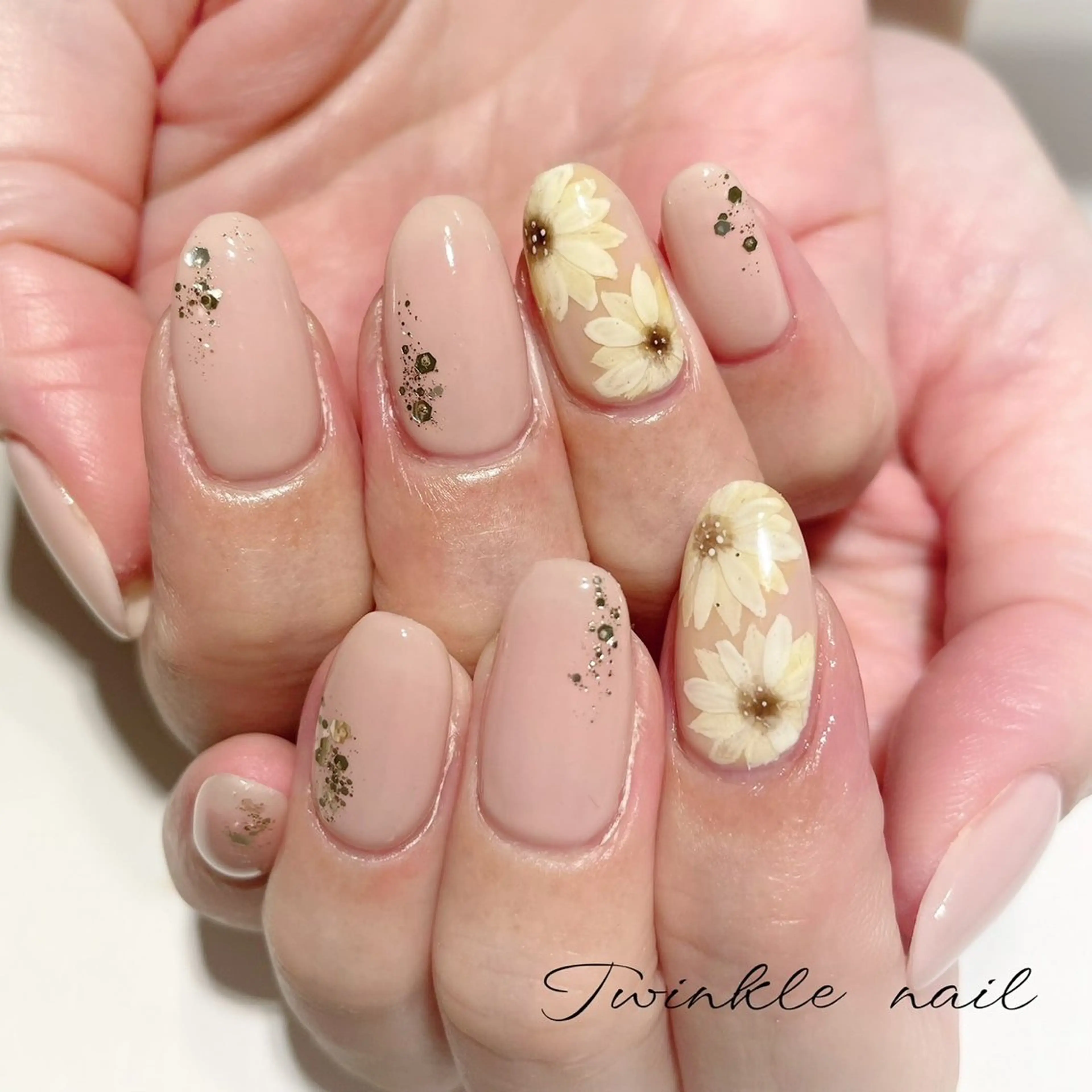 ネイル ハンドネイル ハンドケア 中井 綾香の眉毛・アイブロウイメージ