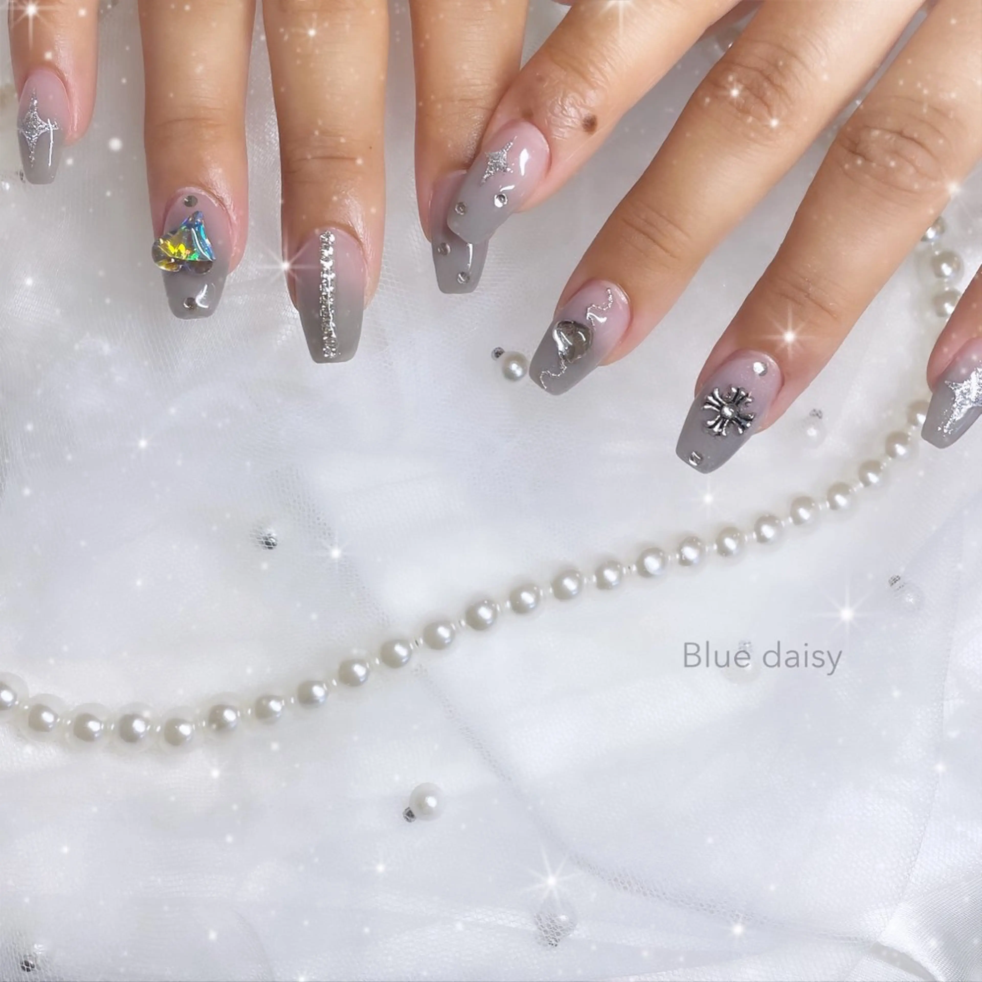 ネイル ピンク スカルプネイル ハンドネイル Blue daisy RIN🎀のネイルデザイン