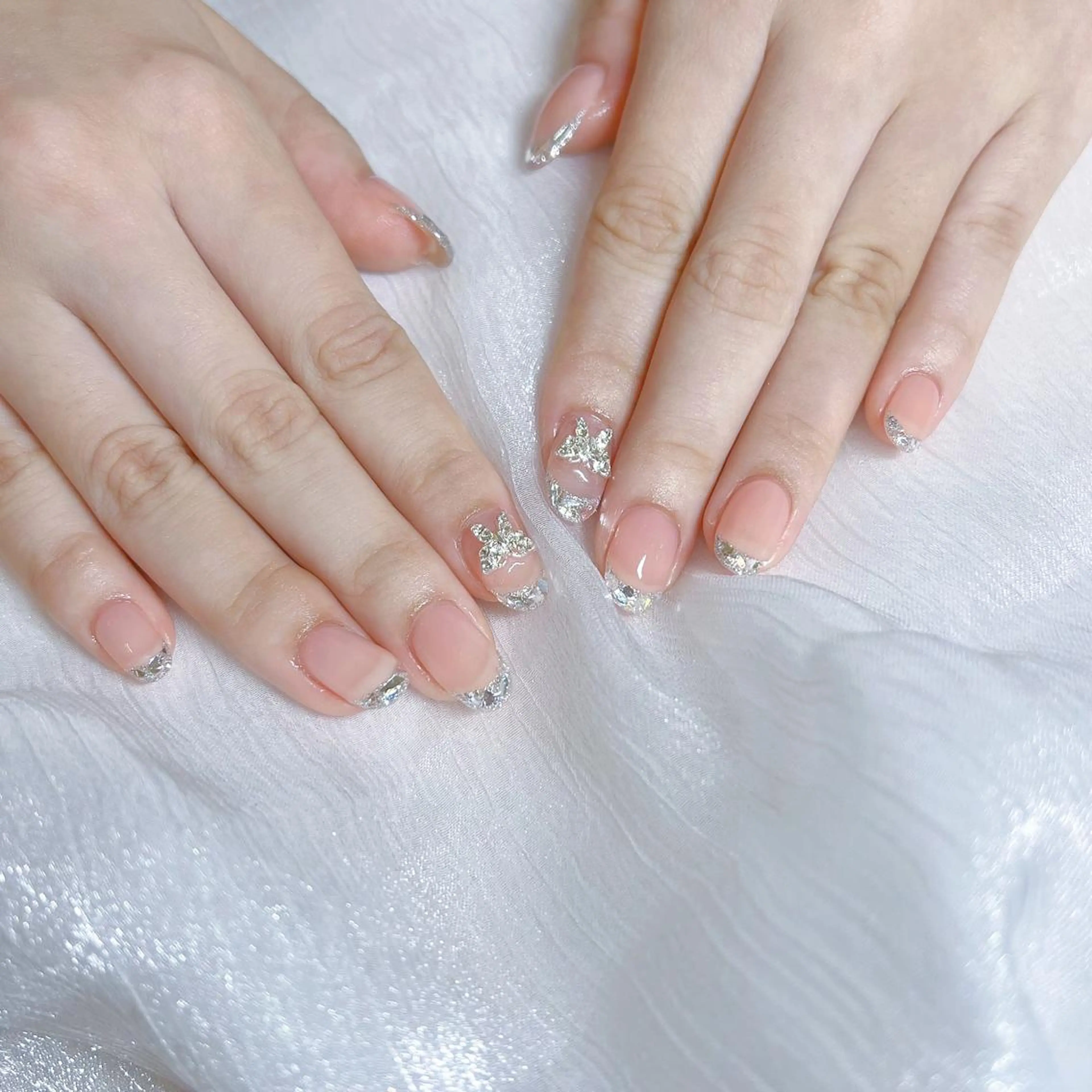 ネイル オーロラネイル フットネイル フレンチネイル ジェルネイル ガラスフレンチ ハンドネイル ハンドケア 【ENサロン】 Rei🎀Nailのネイルデザイン