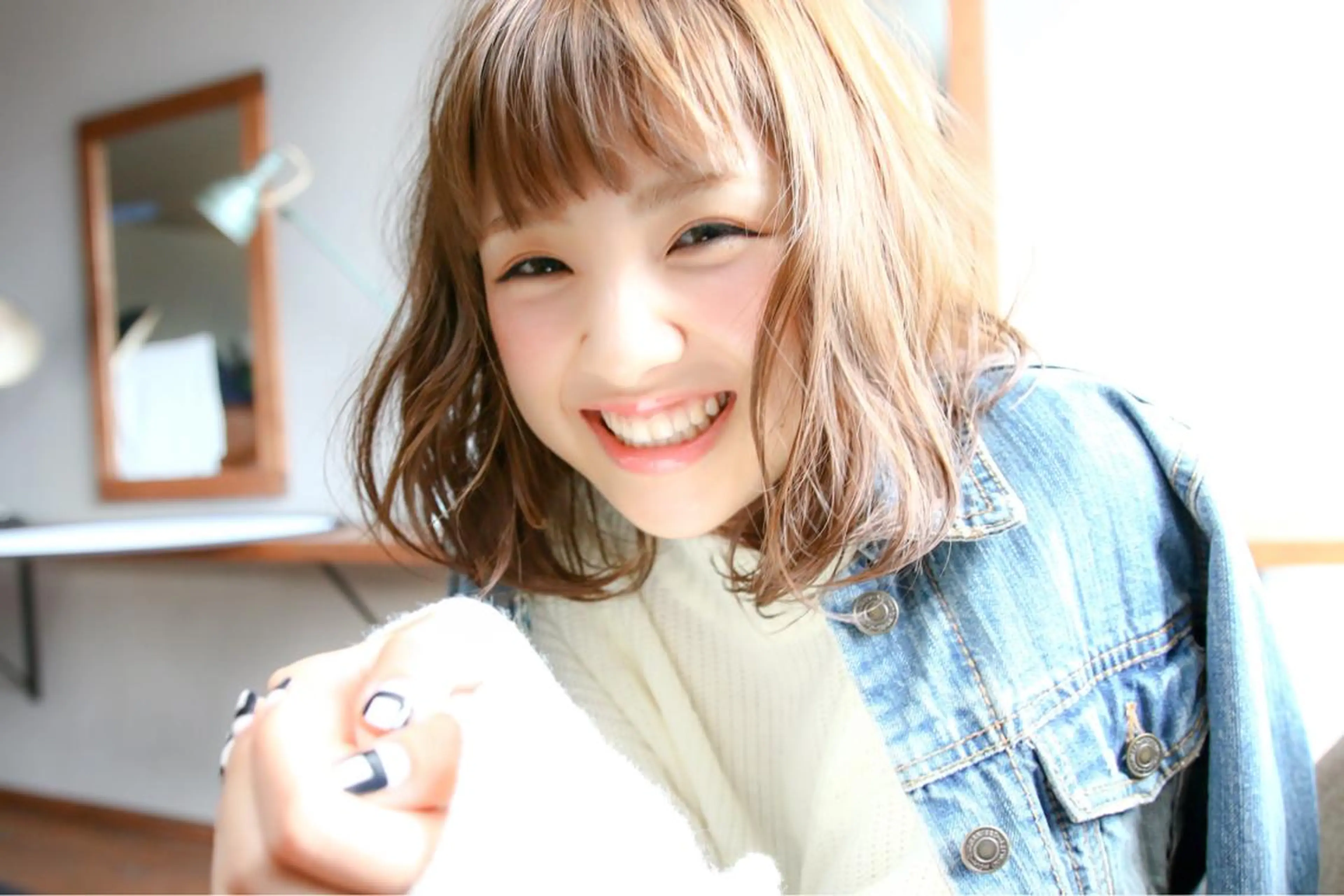 ショート カラー ボブ オン眉 中村 海のヘアスタイル