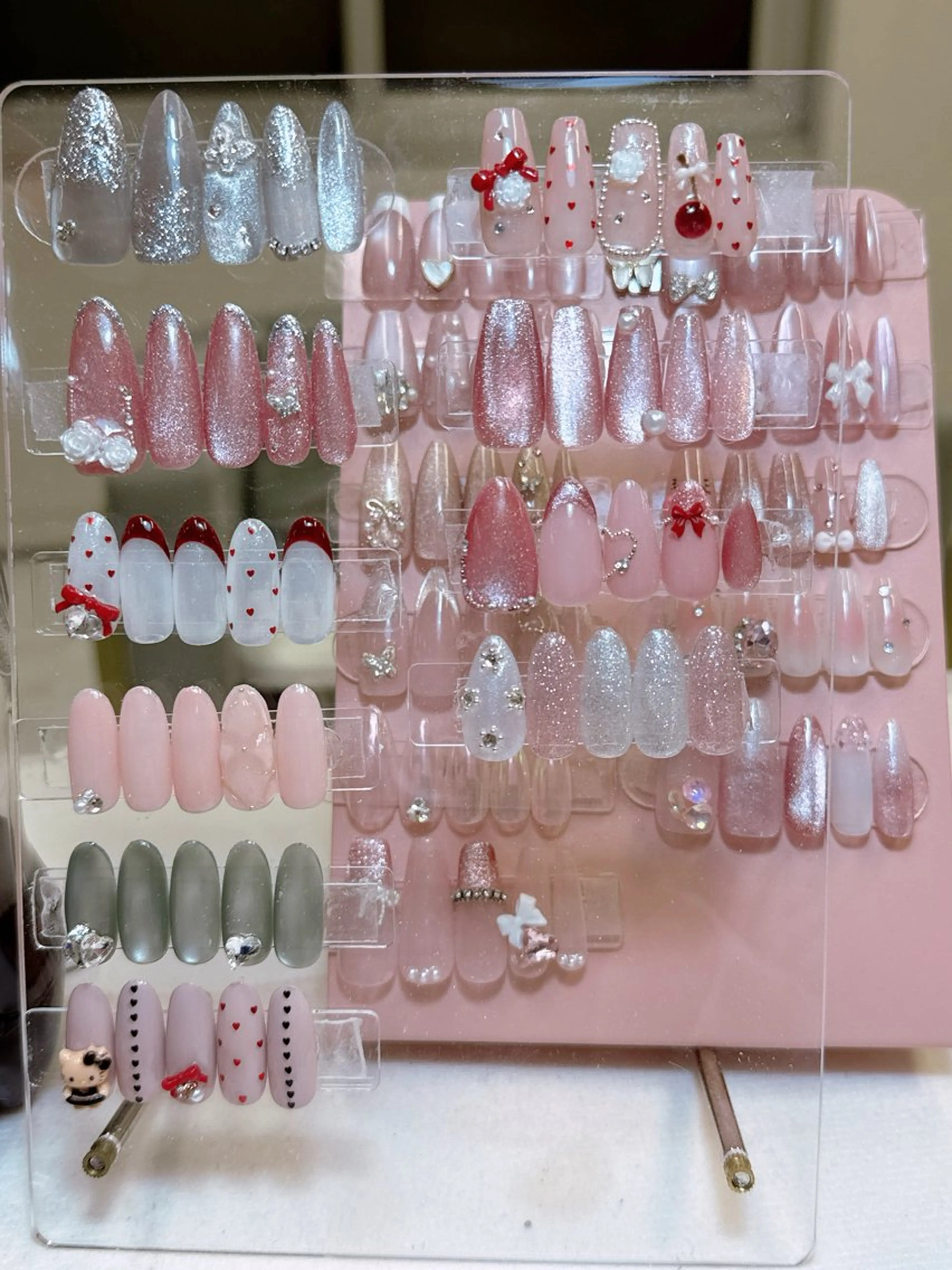 ネイル フレンチネイル ガラスフレンチ キラキラネイル マグネットネイル マグネットフレンチ ハンドネイル Queeens nailのネイルデザイン