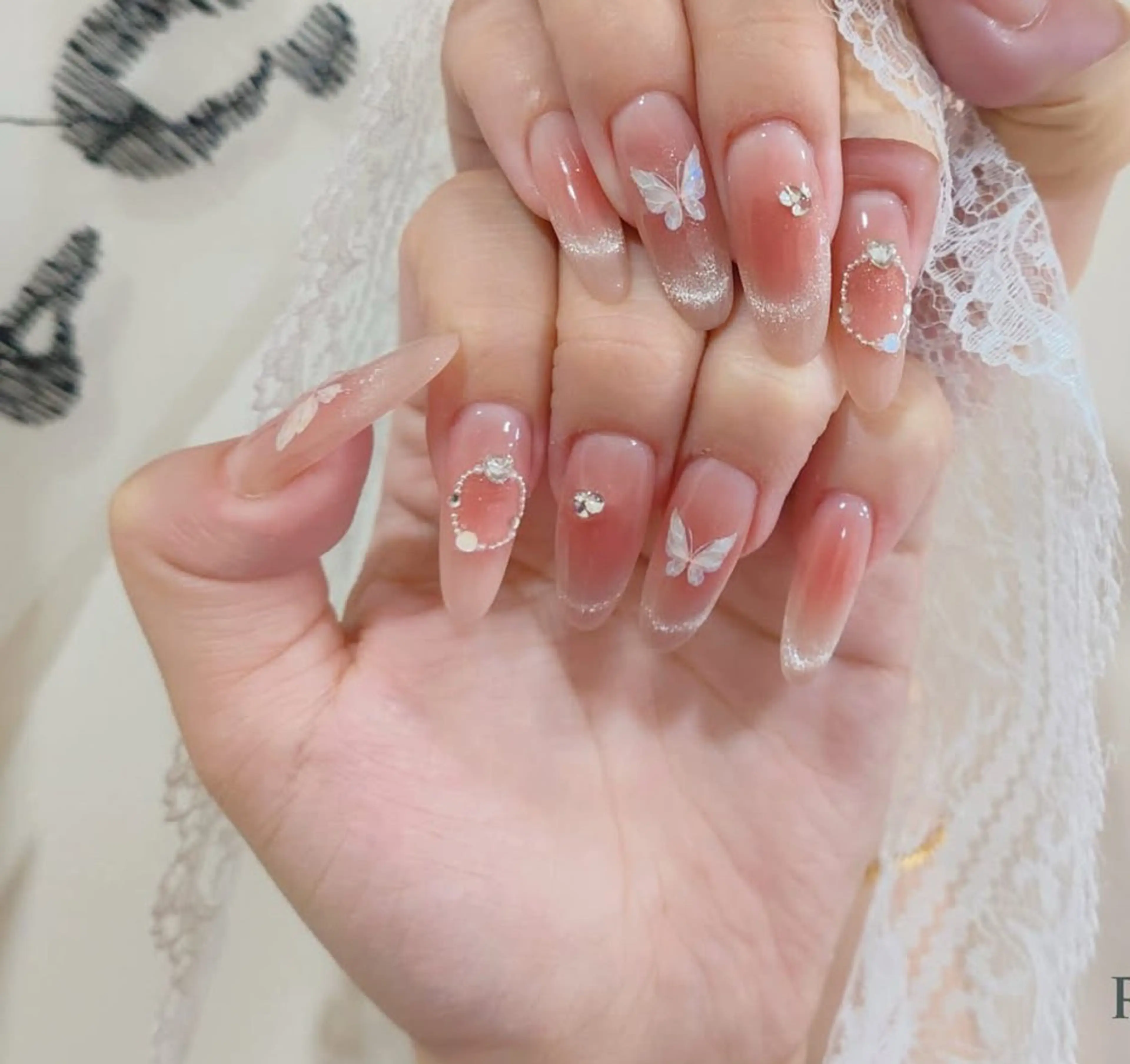 ネイル アートネイル オーロラネイル チークネイル フレンチネイル ガラスフレンチ ハンドネイル 🎀YooLi Nail salonのネイルデザイン