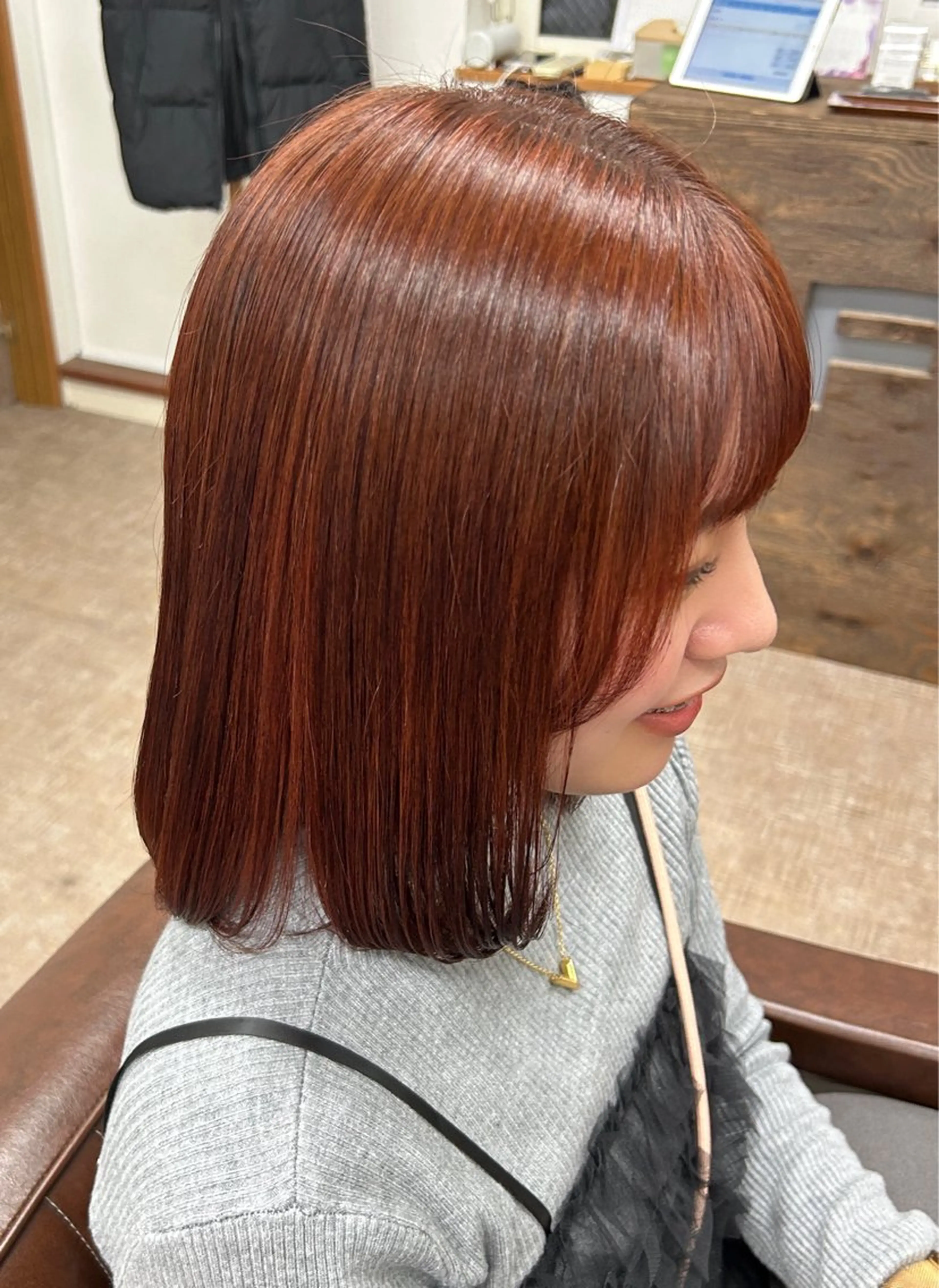 ミディアム カラー オレンジ 外ハネヘア カット ヘアカラー 浅利 陽菜のヘアスタイル