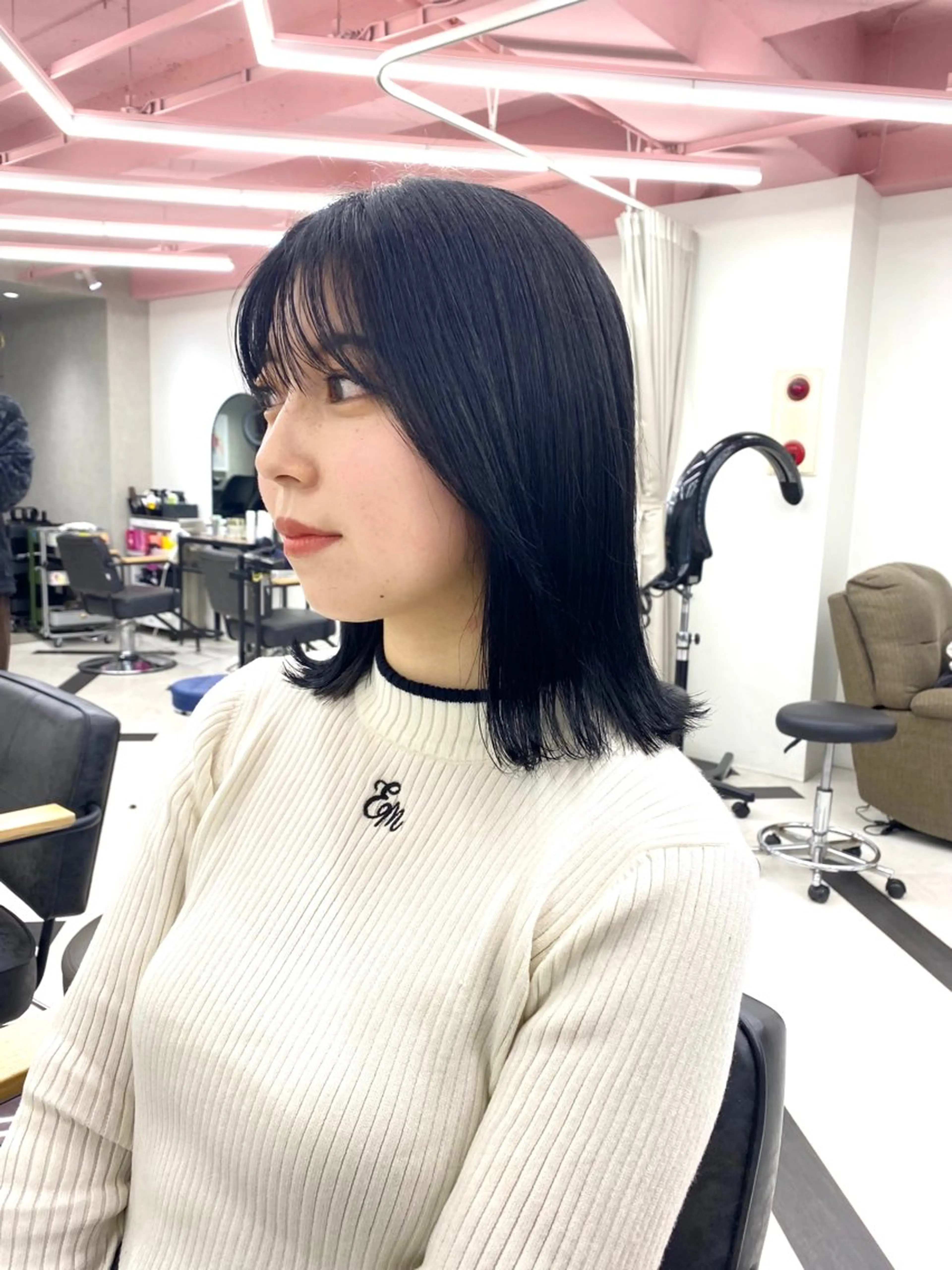 ミディアム 韓国風カラー 髪質改善 韓国風ヘア レイヤーカット おくれ毛 けいこ🍊ニュアンス ネイル/個性派ネイルのネイルデザイン