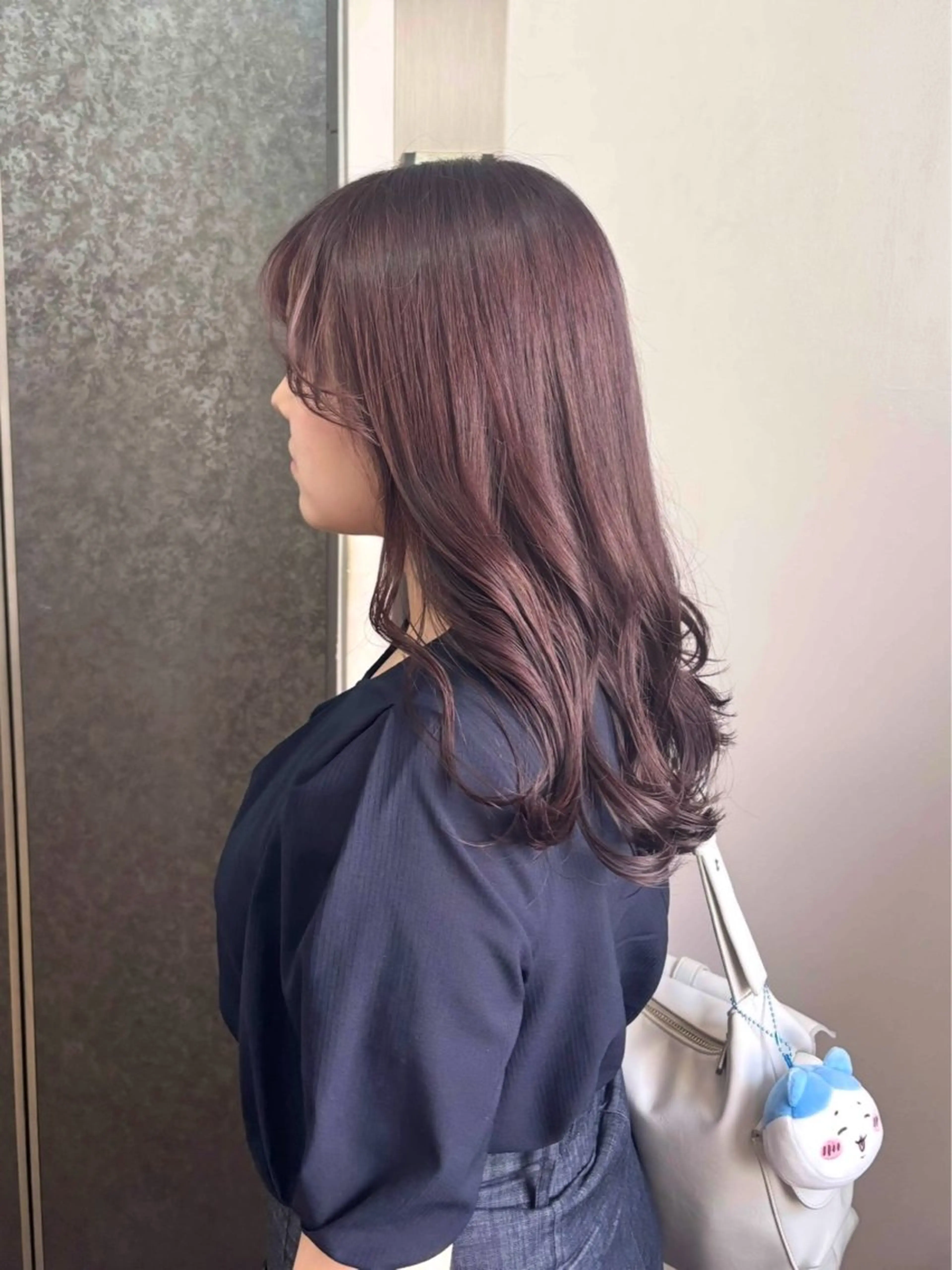 ミディアム カラー カット ヘアカラー トリートメント 詩乃🎀ピンク 暖色系🫧レイヤーのヘアスタイル