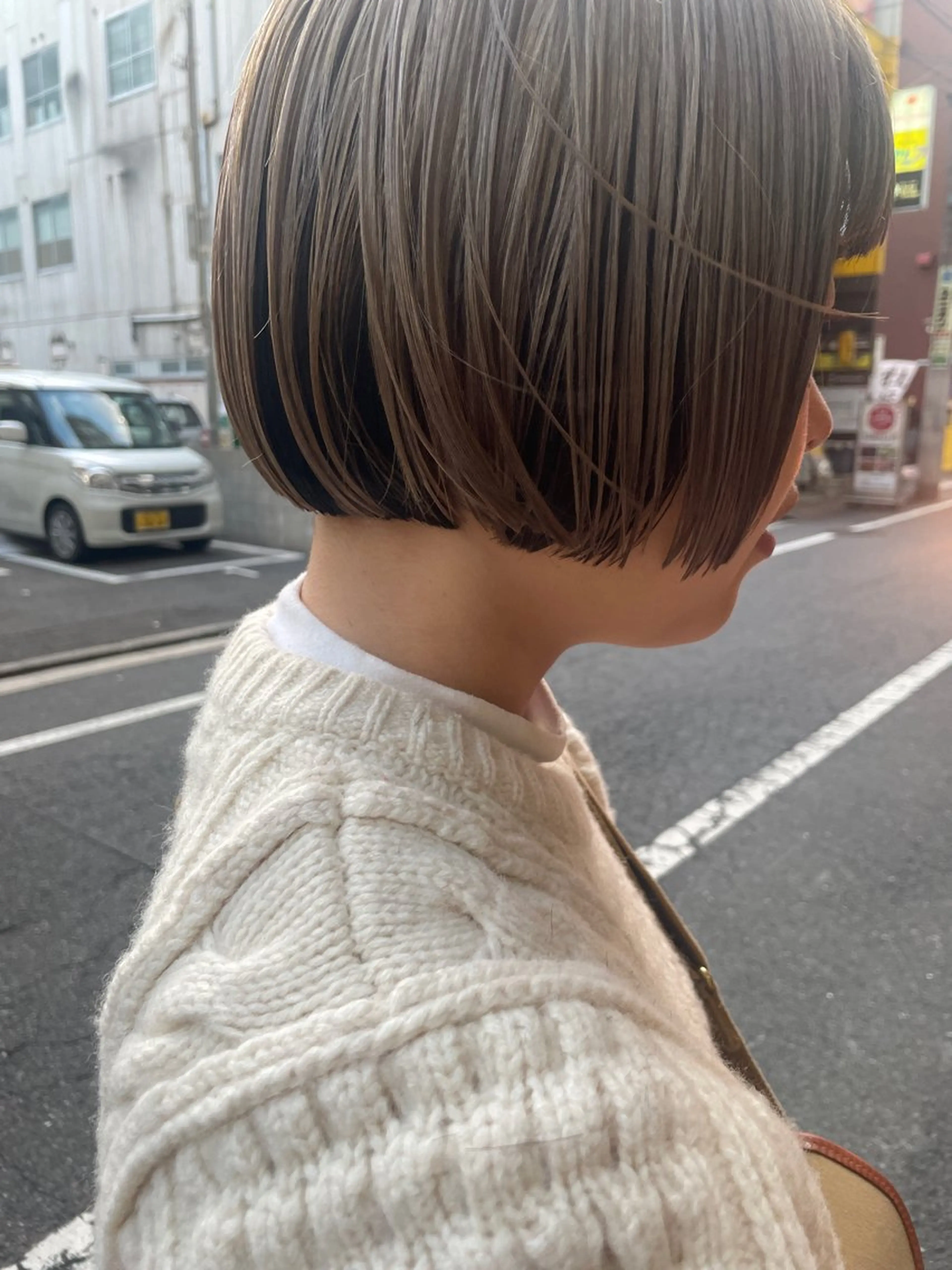 ショート カラー ブリーチ ボブ カット ヘアカラー トリートメント さの あやねのヘアスタイル