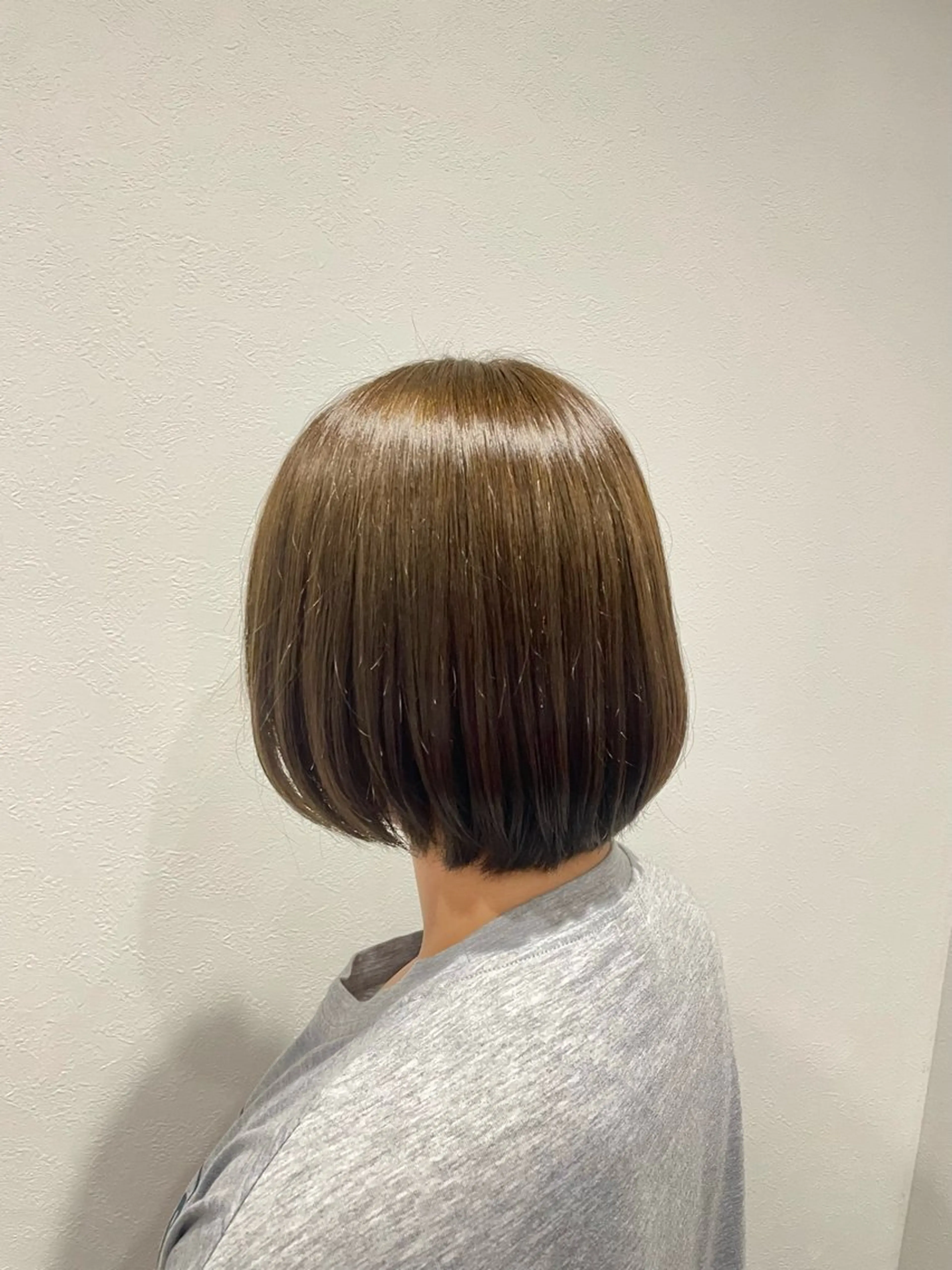 ショート カラー ベージュカラー オリーブベージュ 渋谷 夏稀のヘアスタイル