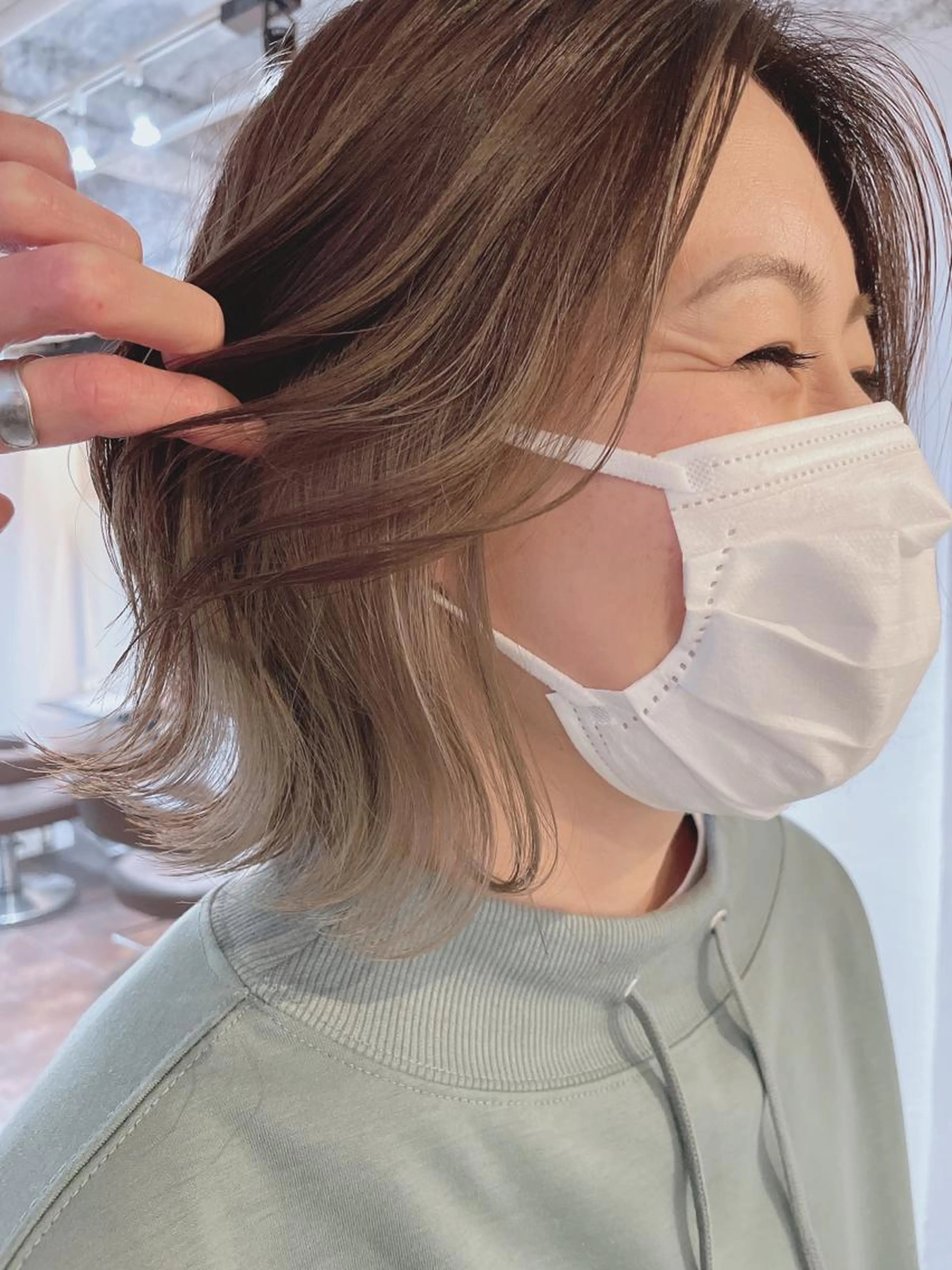 【SNSで大人気】カット+イヤリングカラー(ブリーチ込み)の写真