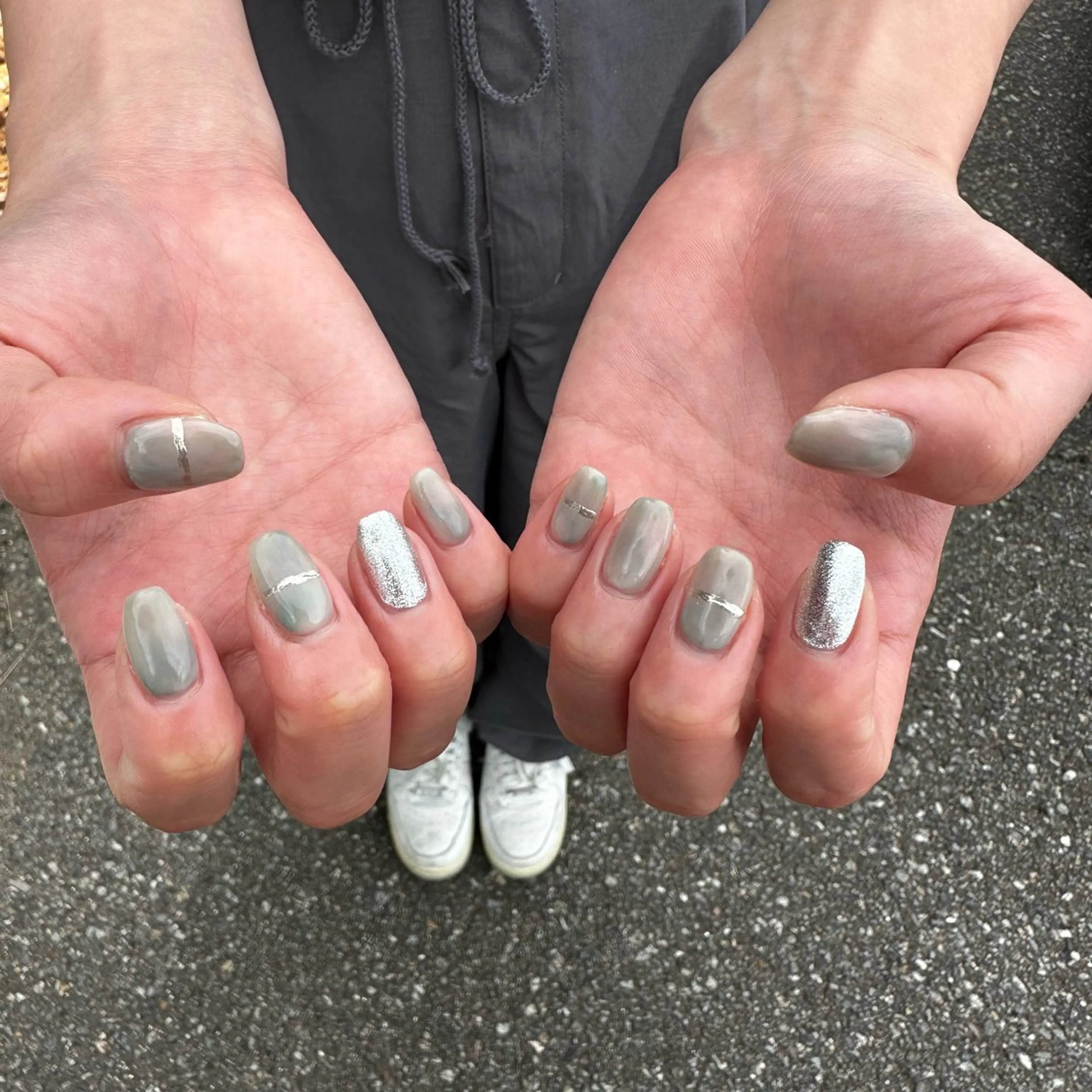 ネイル グリーン ニュアンスネイル ハンドネイル 鈴木 優菜のネイルデザイン