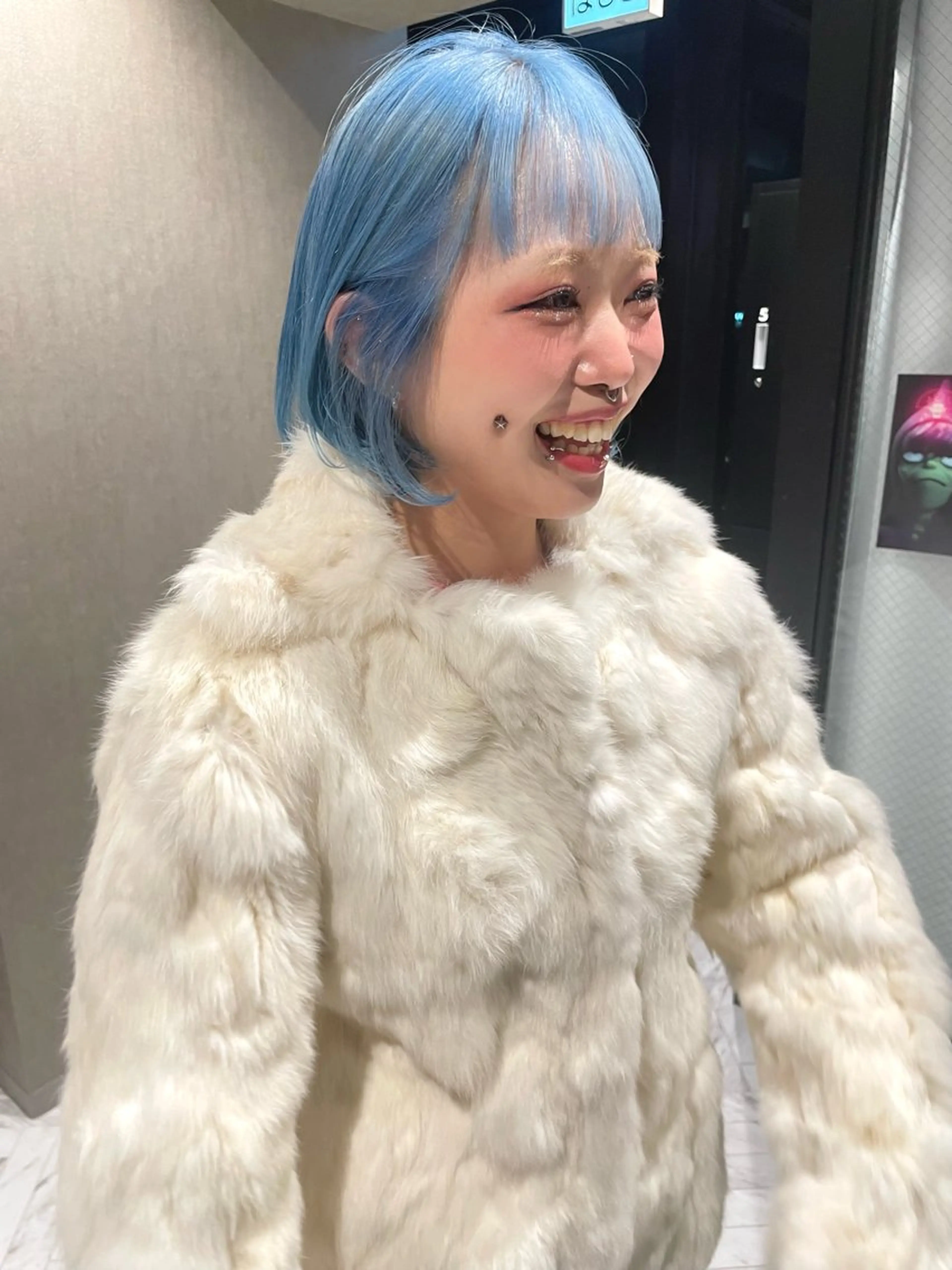 ショート カラー ブリーチ ボブ さと ちはるのヘアスタイル