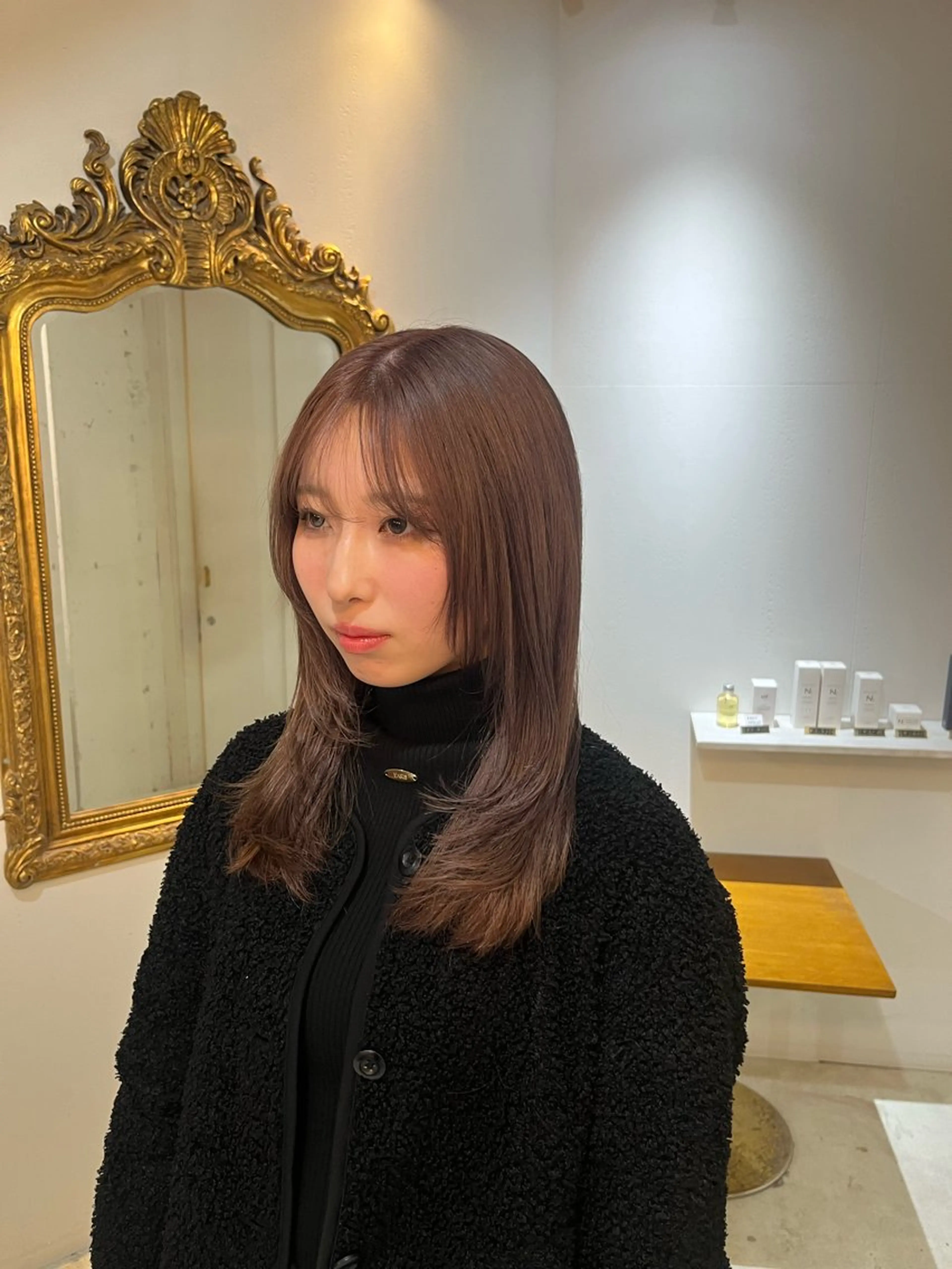 ミディアム ヘアカラー 🩶ハイトーン🖤 URARAのヘアスタイル