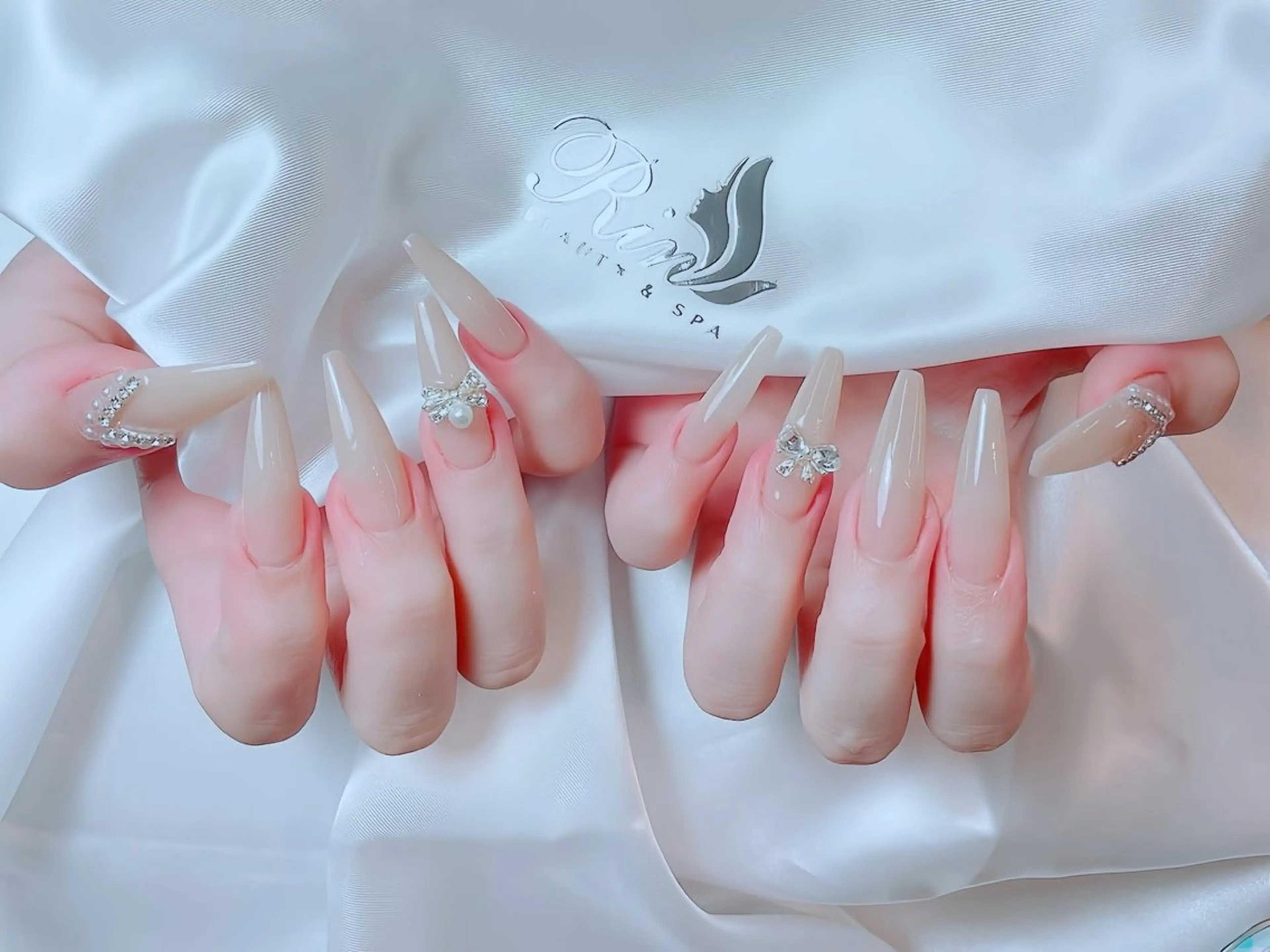 ネイル チークネイル 桜ネイル フレンチネイル ジェルネイル ガラスフレンチ ハンドネイル Rin Nail 新大久保店のネイルデザイン