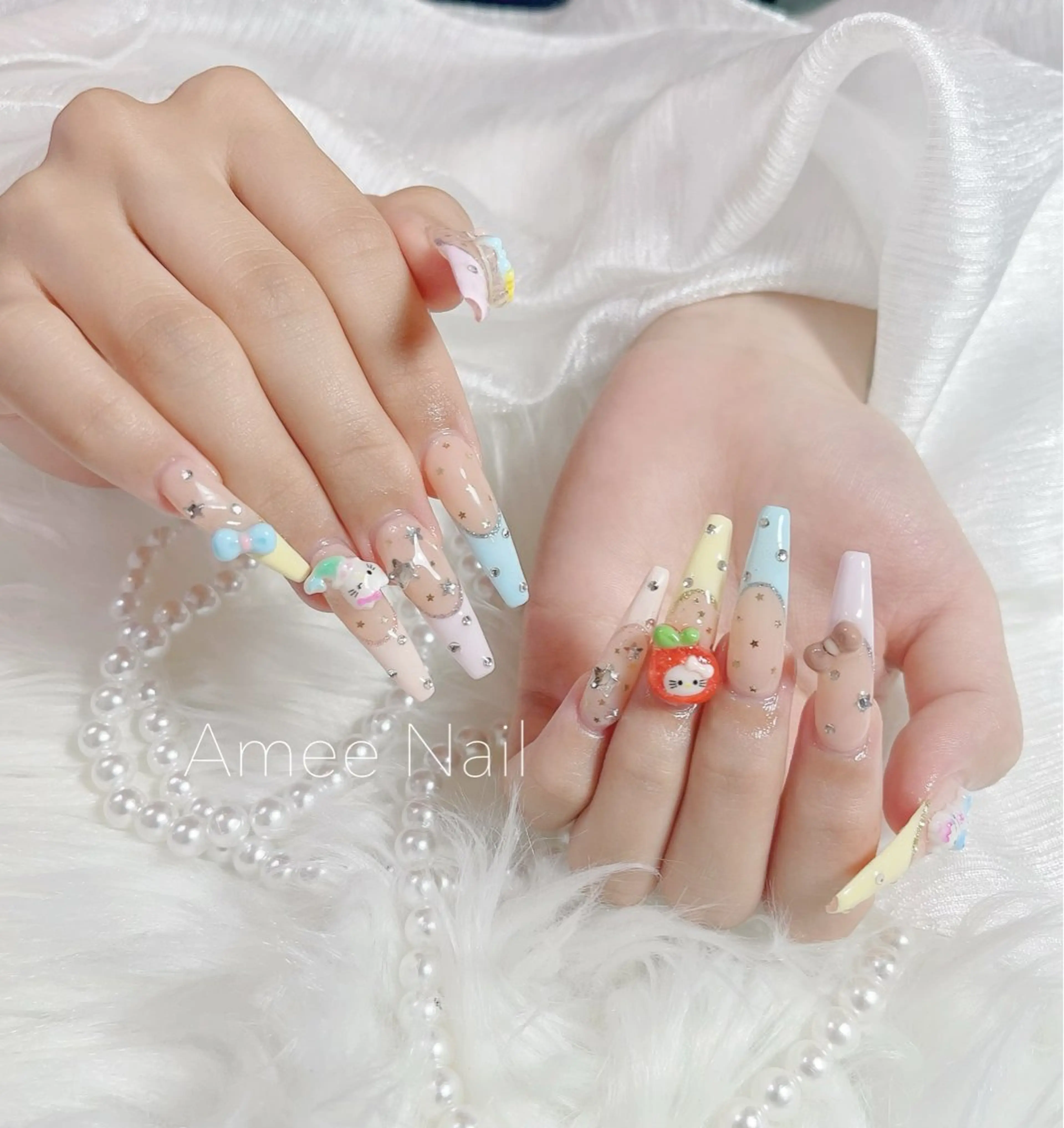 ネイル フレンチネイル ガラスフレンチ キラキラネイル 夏ネイル 冬ネイル Amee Nail Salonのネイルデザイン