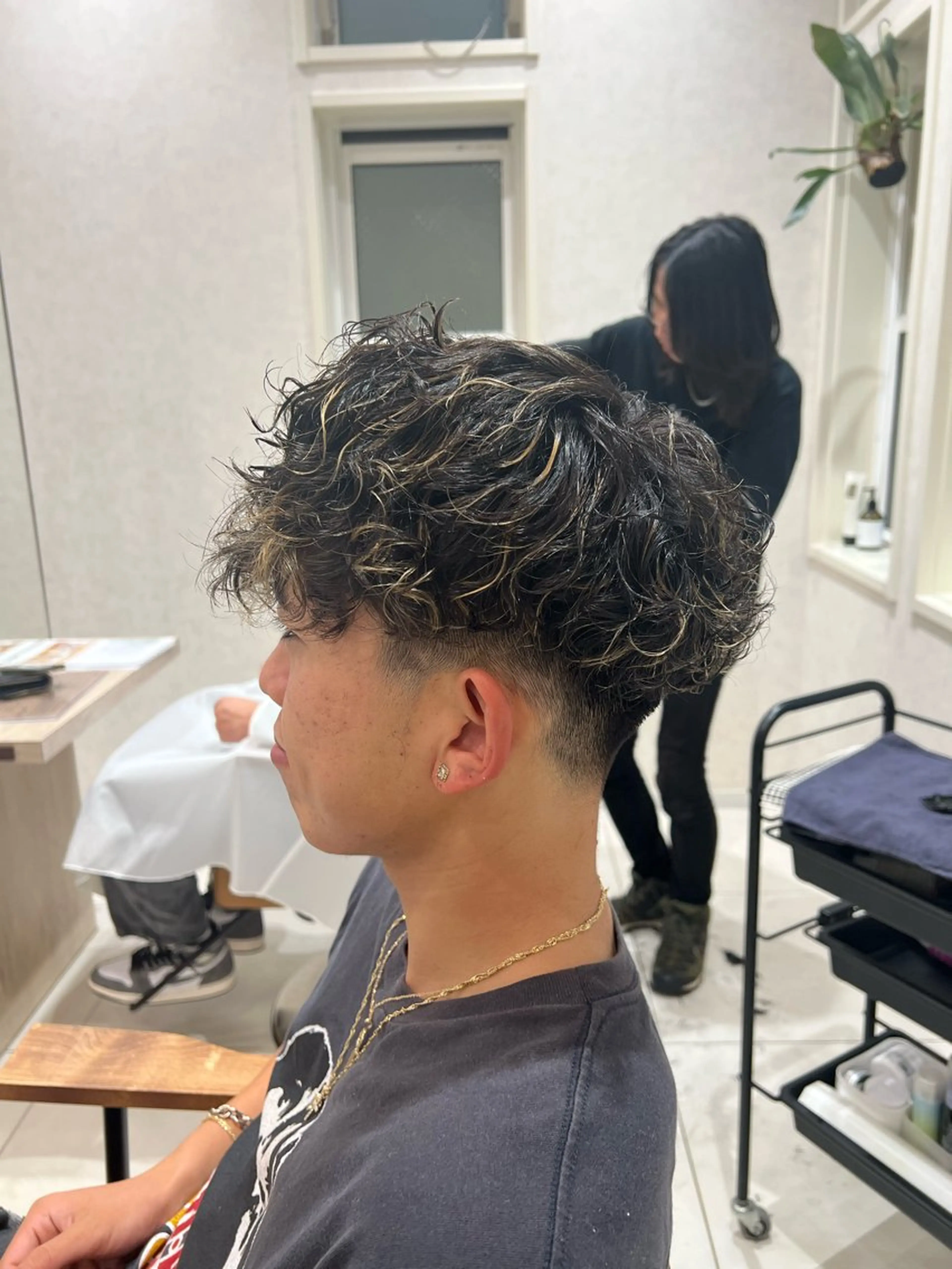 ショート ハイライト メンズ特化フェザー パーマ🚗タケシのヘアスタイル