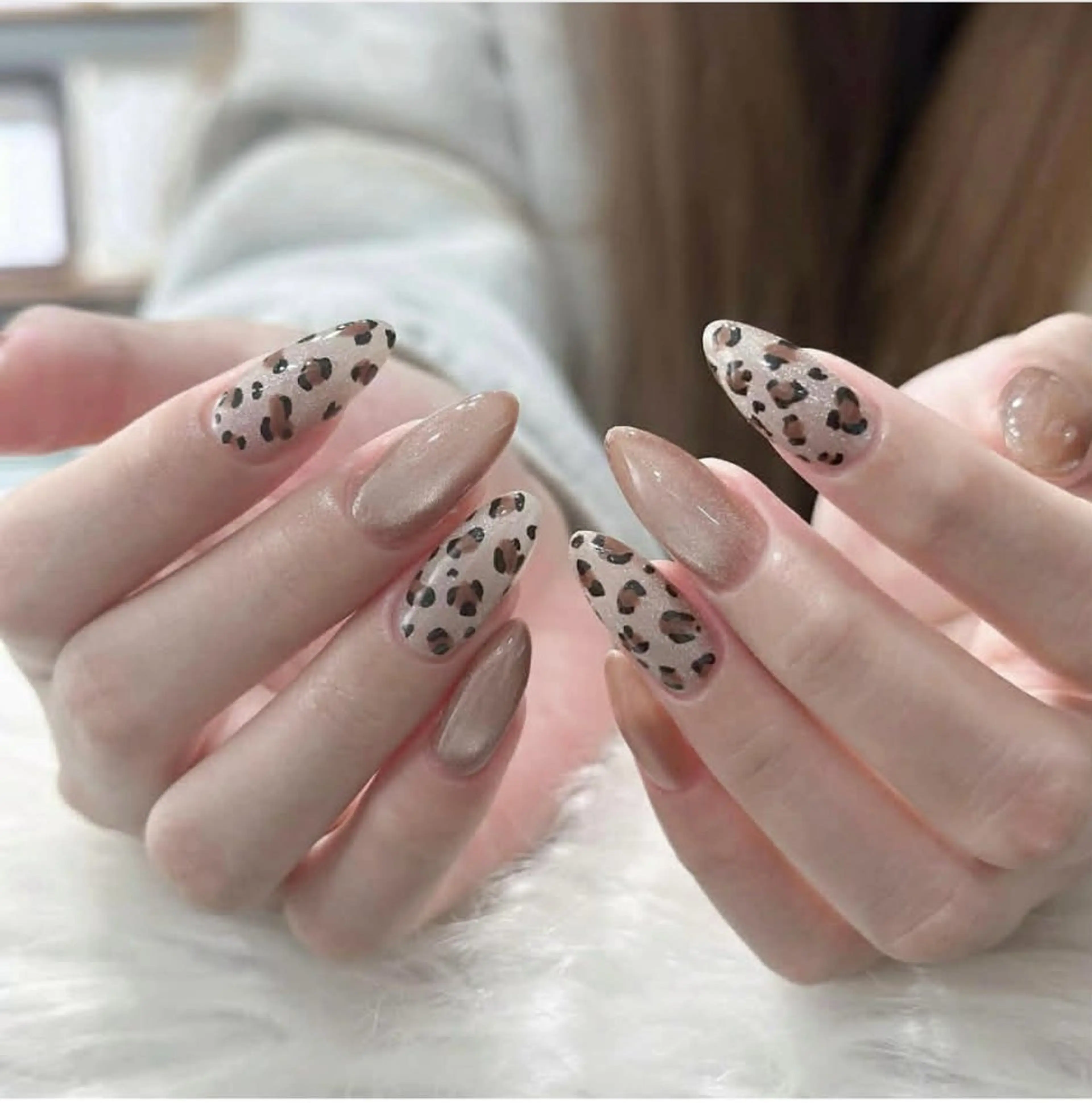 ネイル オーロラネイル ブルー チークネイル フットネイル フレンチネイル ハンドネイル Ema エマのネイルデザイン