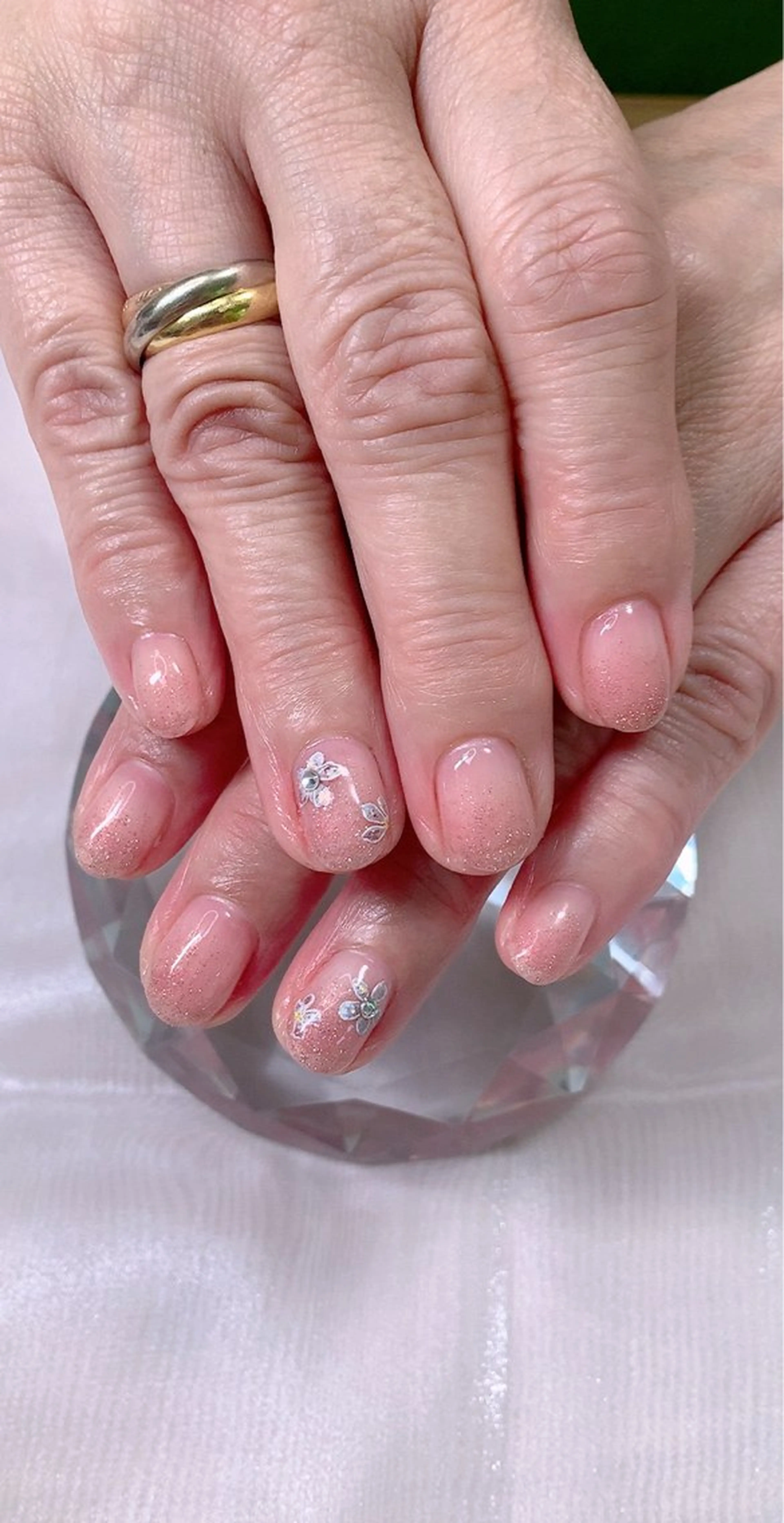 ネイル キラキラネイル ラメ(グリッター) ラメグラデーション オフィスネイル シンプルネイル Cute Tips nailのネイルデザイン