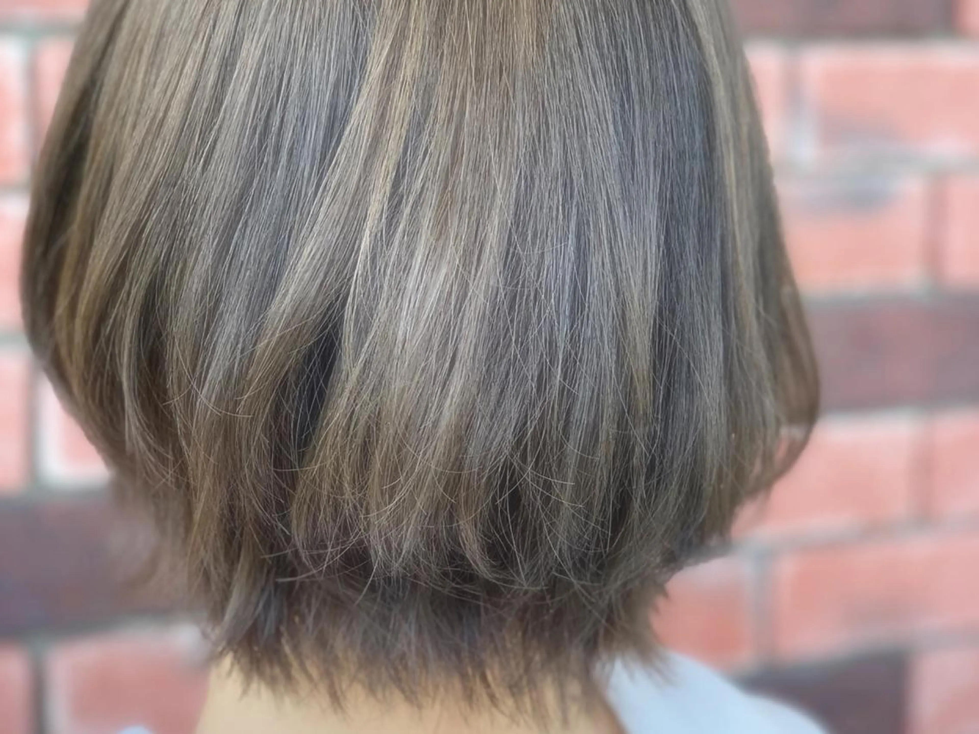 ショート カラー ブリーチ グレージュ ミルクティーグレージュ 工藤 萌香のヘアスタイル