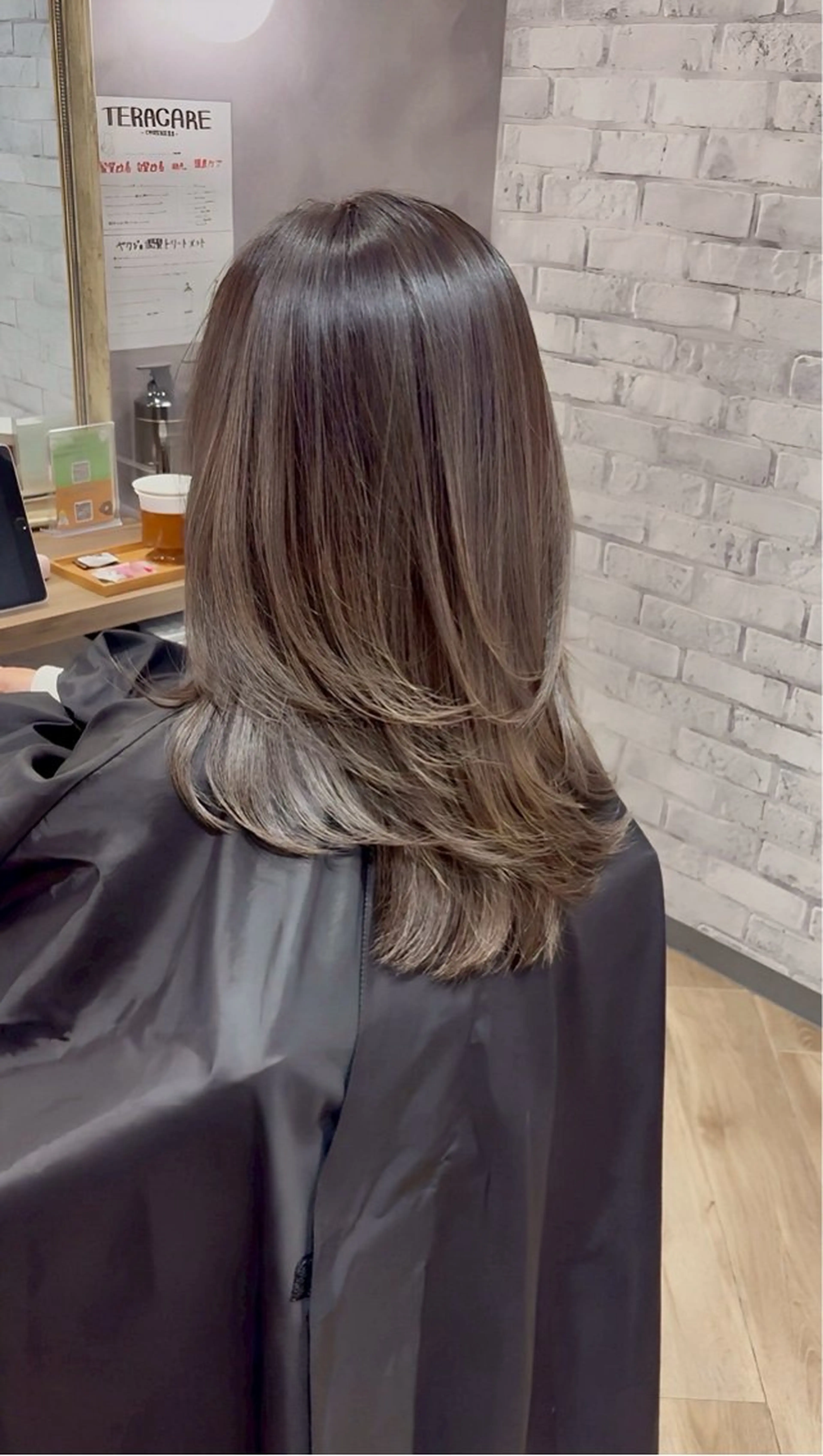 ロング レイヤーカット ヘアカラー 阪急箕面駅 艶カラー/縮毛矯正のヘアスタイル