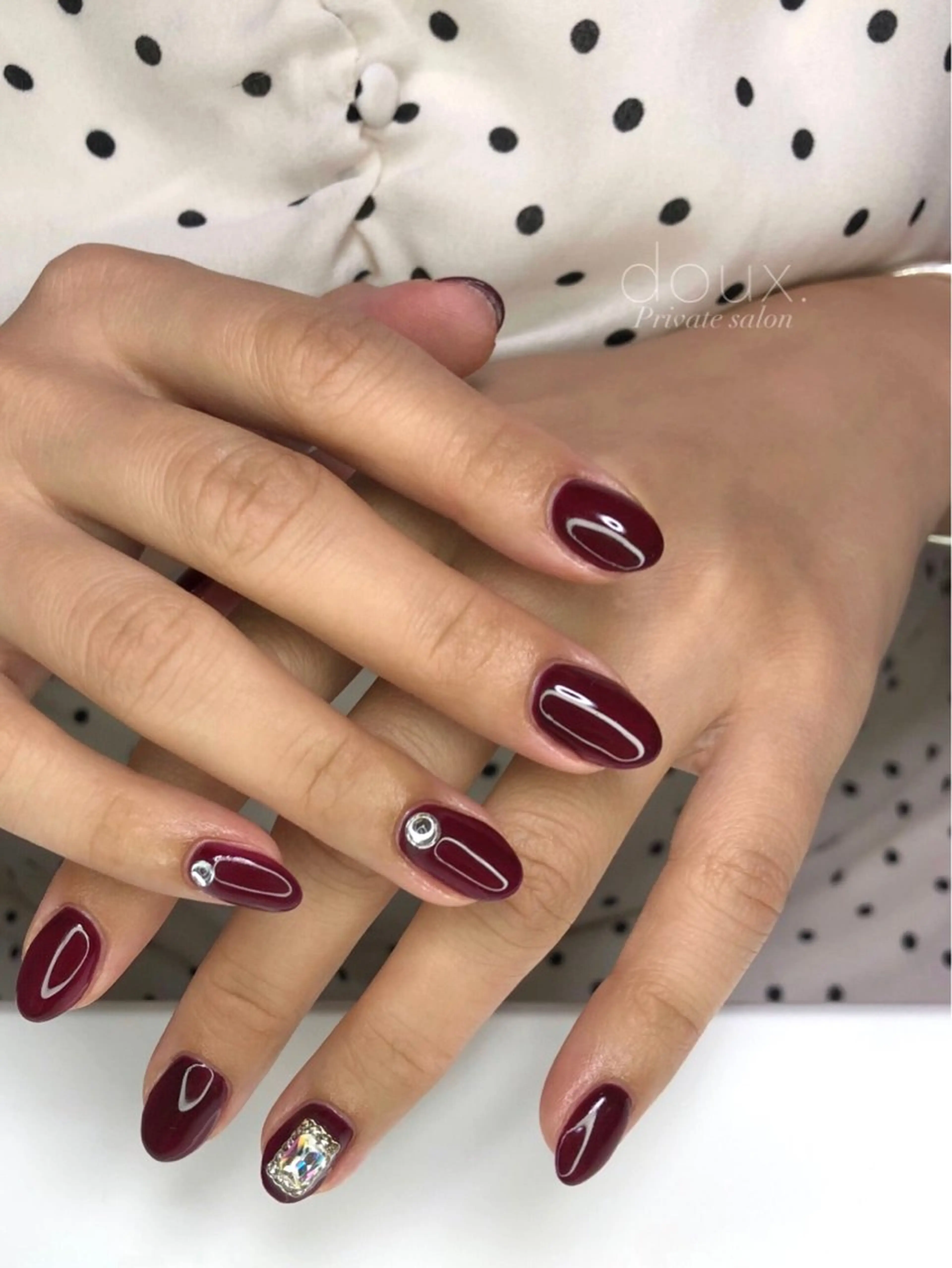 ネイル ボルドー 氷ネイル・うるうるネイル 韓国ネイル マグネットネイル ワンカラーネイル ハンドネイル doux. nailのネイルデザイン