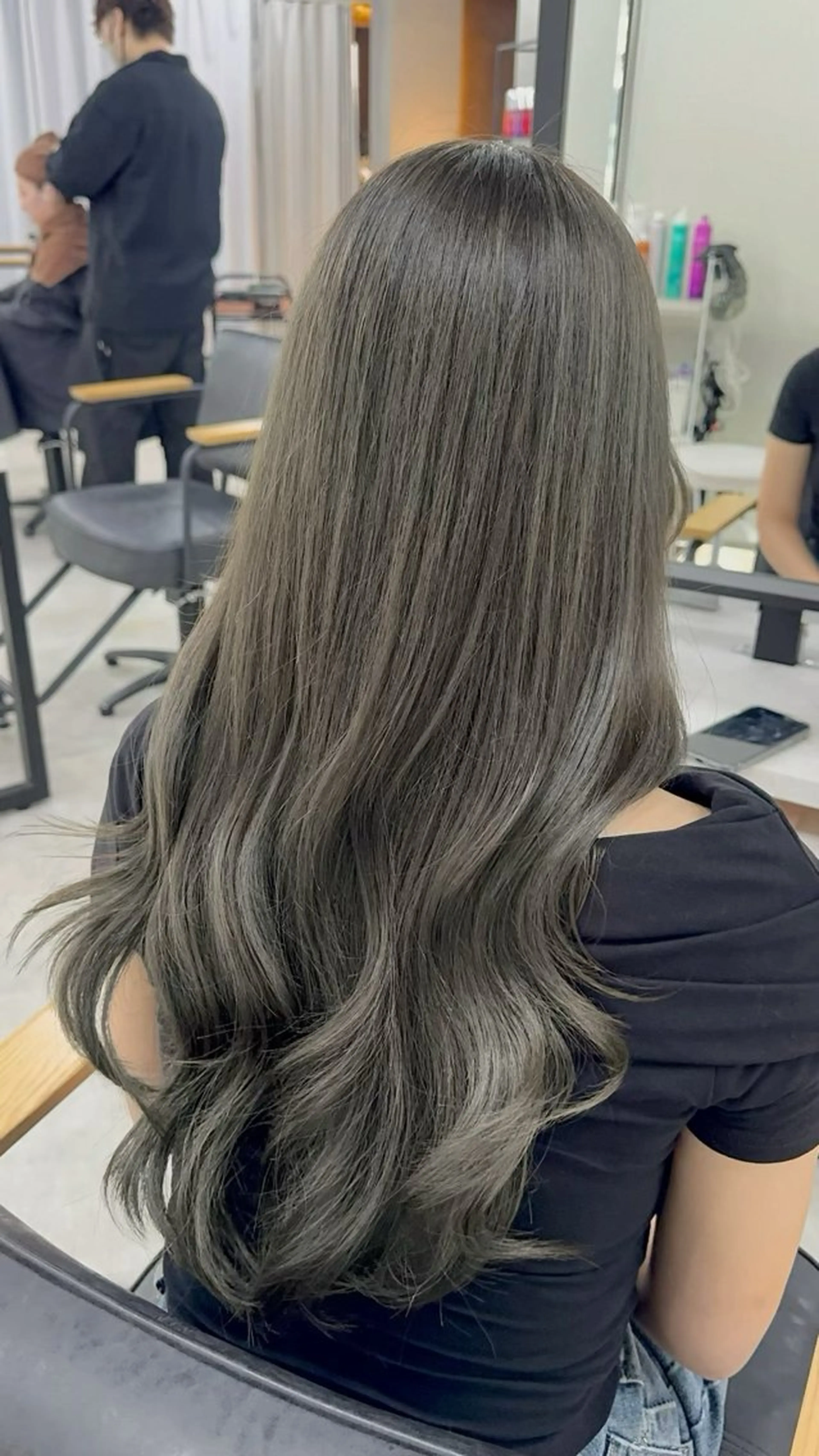 ロング カラー アッシュ アッシュブラウン ベージュカラー 黒髪 ブリーチ カット ヘアカラー トリートメント 赤み無し柔らかカラー 【梅田】madokaのヘアスタイル
