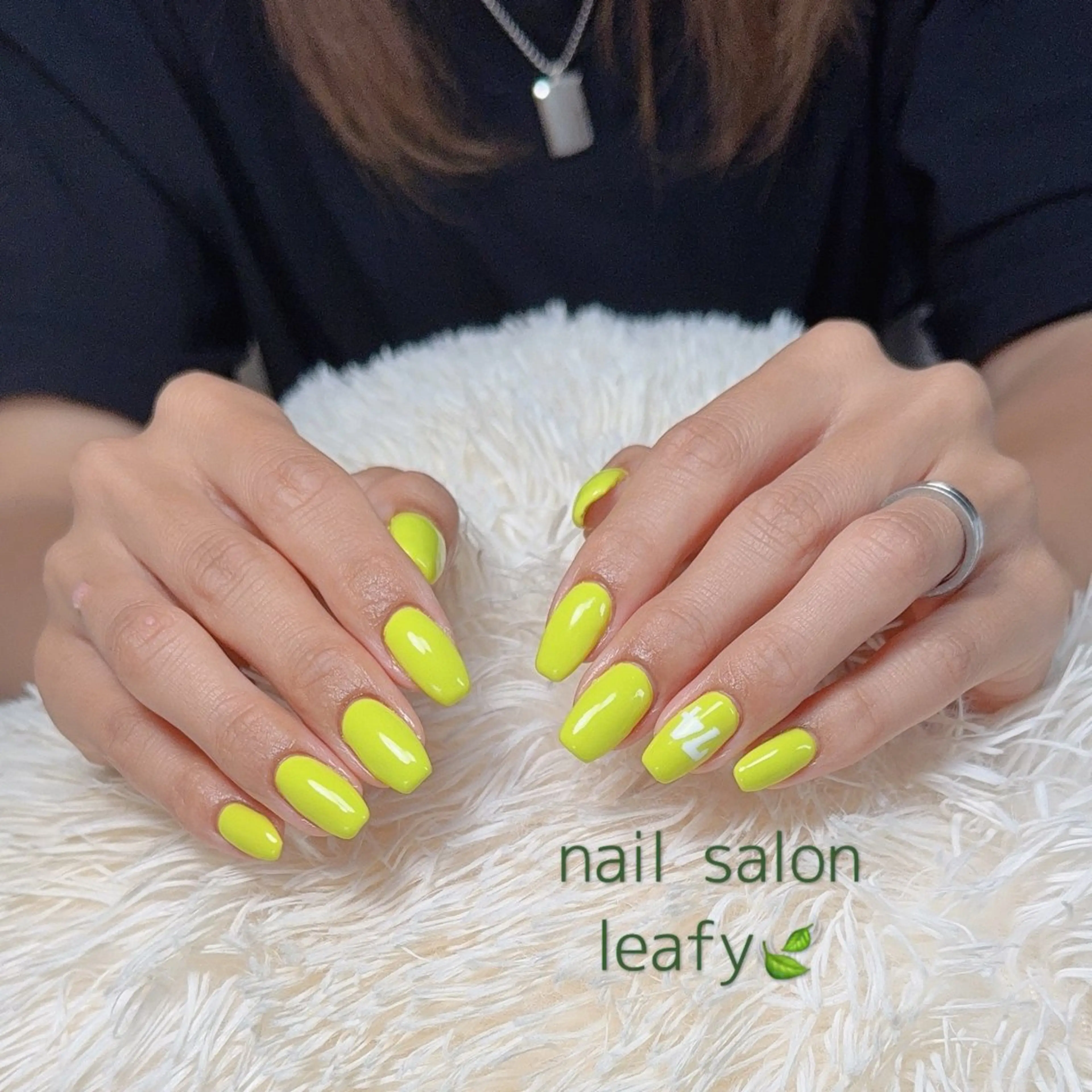 ネイル ワンカラーネイル 黄色 ハンドネイル ネイルサロン leafyのネイルデザイン