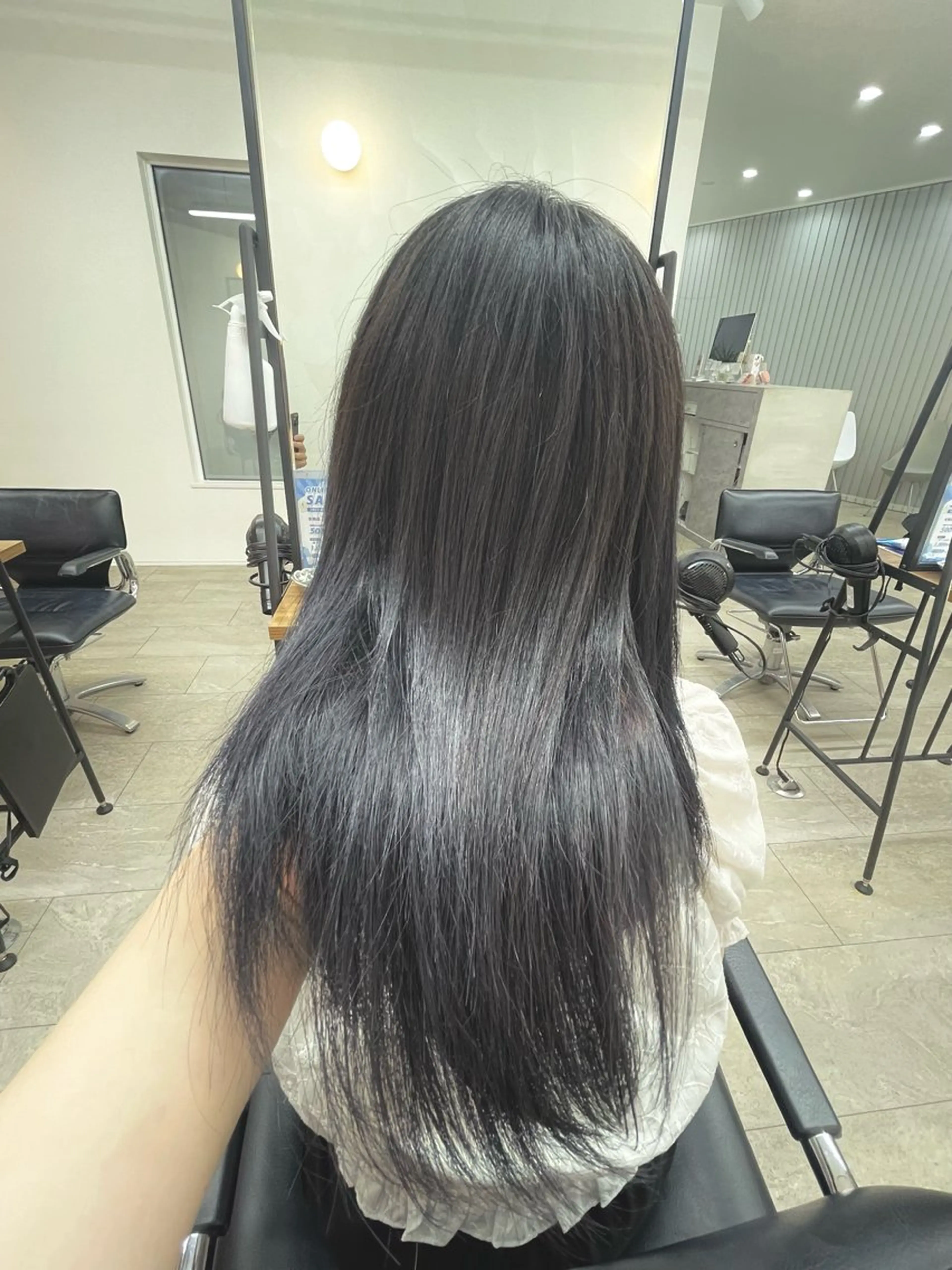 カラー シルバー 松本 ゆまのヘアスタイル