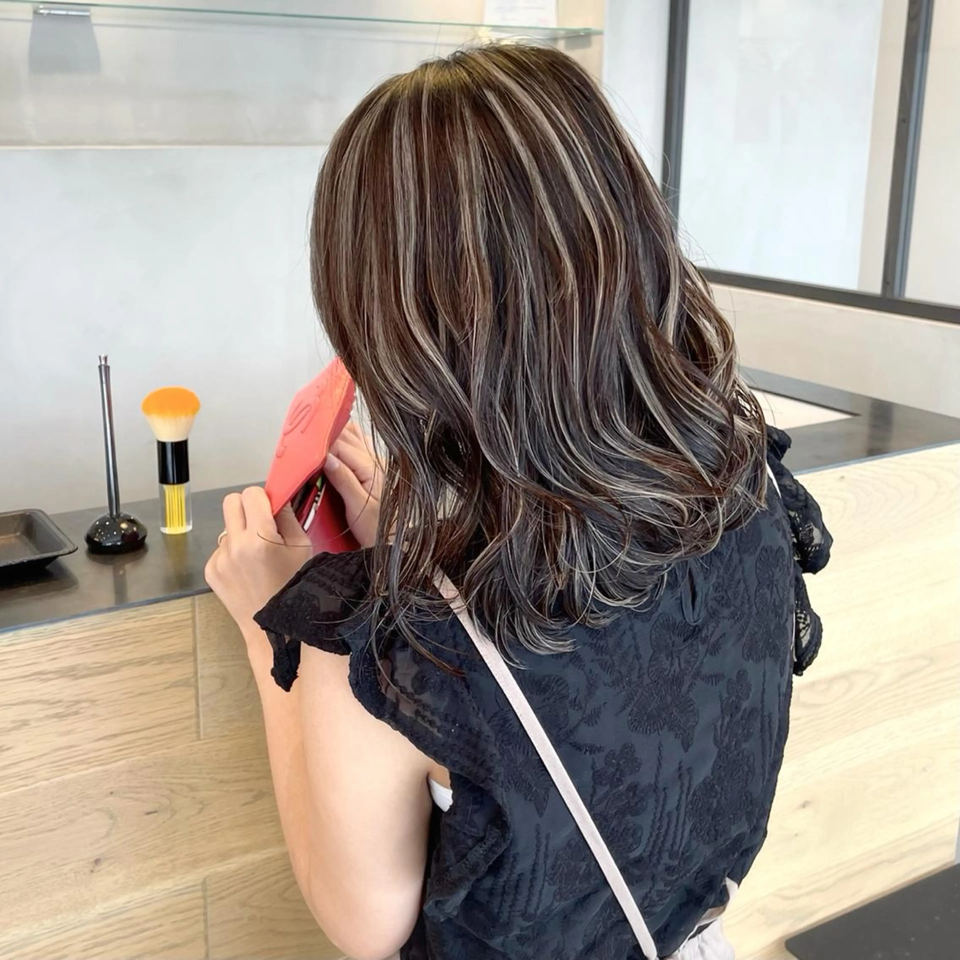 ミディアム カラー ヘアアレンジ バレイヤージュ デザインカラー ハイライトカラー 外国人風カラー ハイライト カット ヘアカラー トリートメント アンドウ ユウ/ レイヤーカット/韓国のヘアスタイル