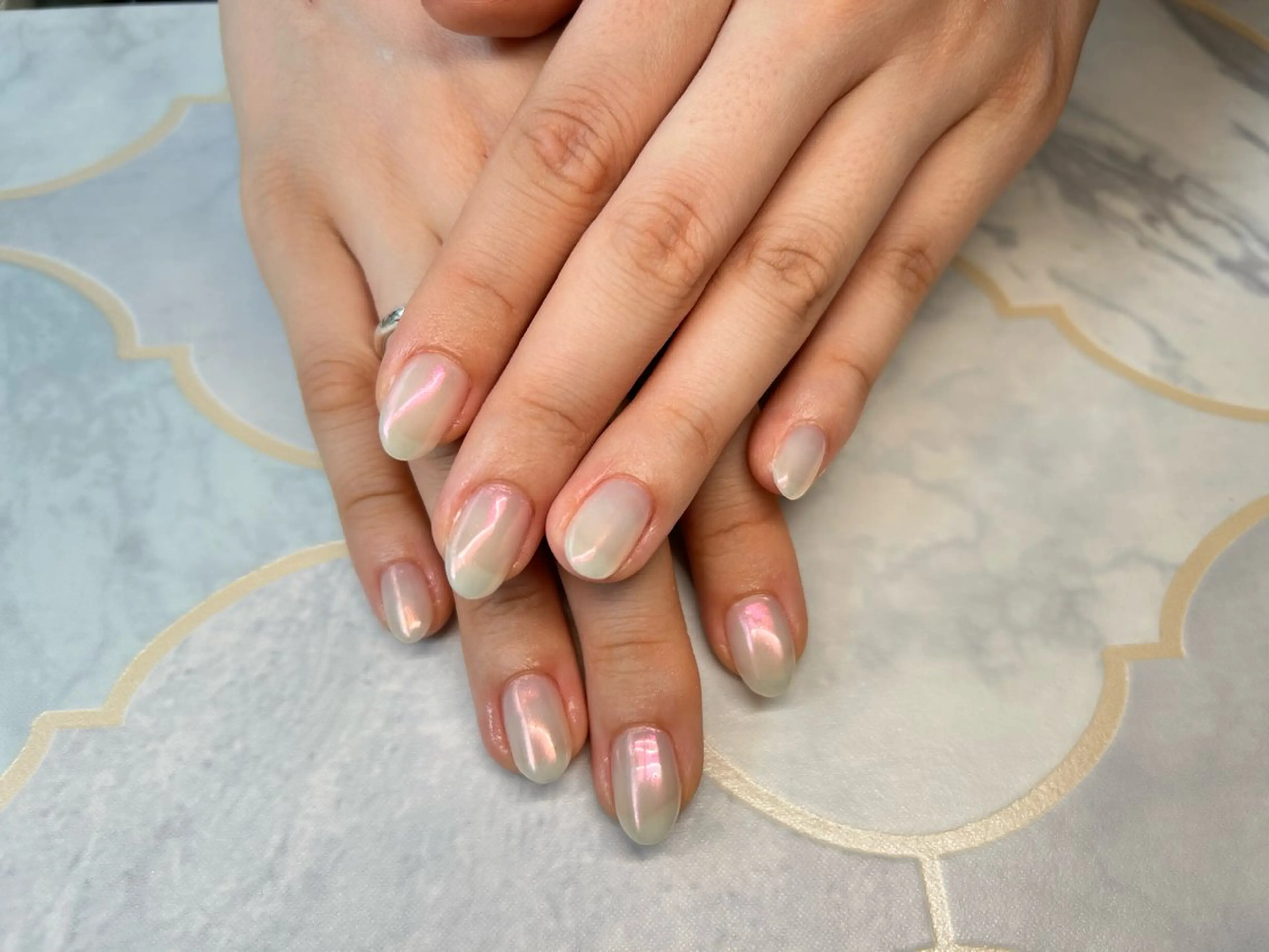 ネイル オーロラネイル ワンカラーネイル Lisa’s Salonのネイルデザイン