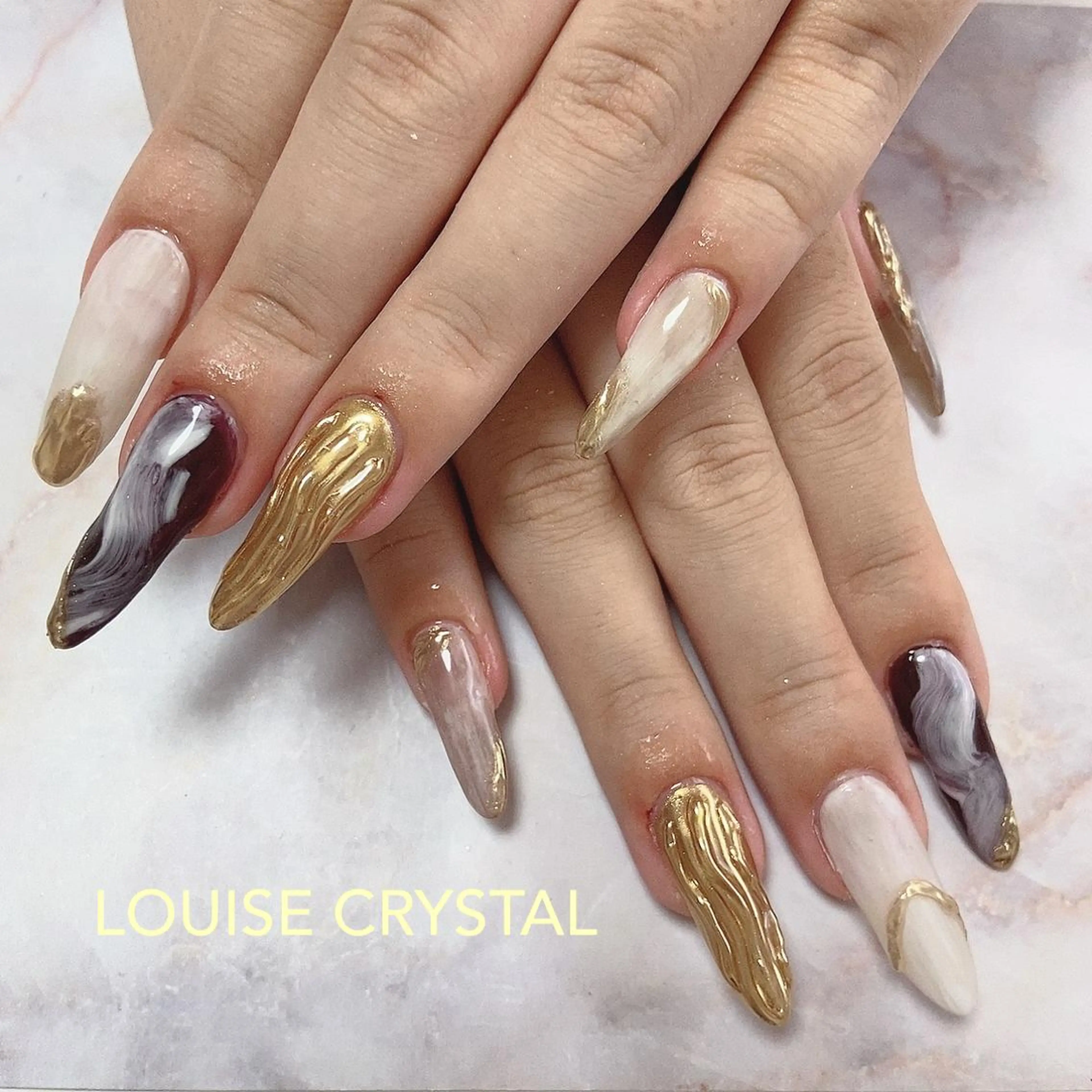 ネイル ハンドネイル LOUISE CRYSTALのネイルデザイン