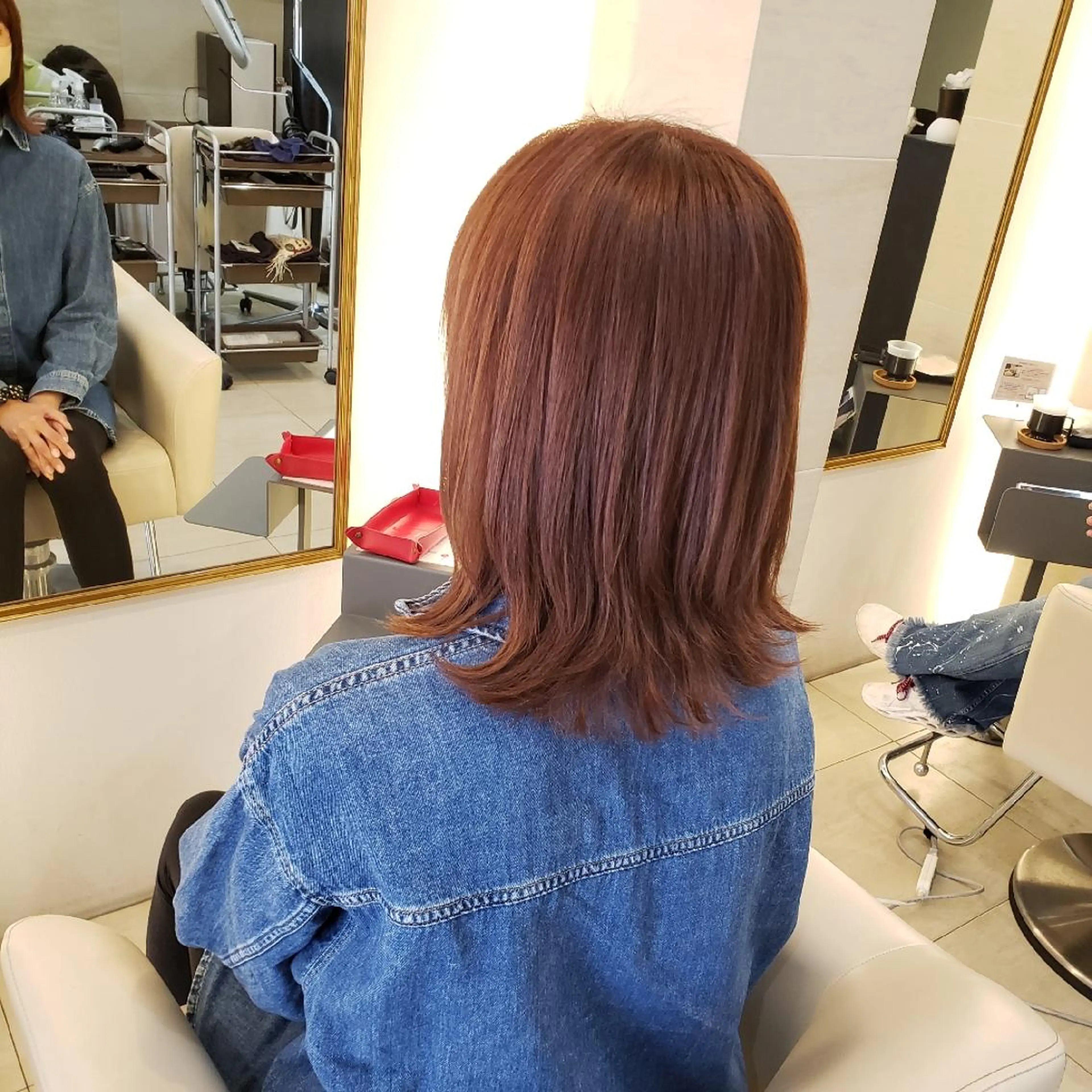 ミディアム タカギ ヨウコのヘアスタイル