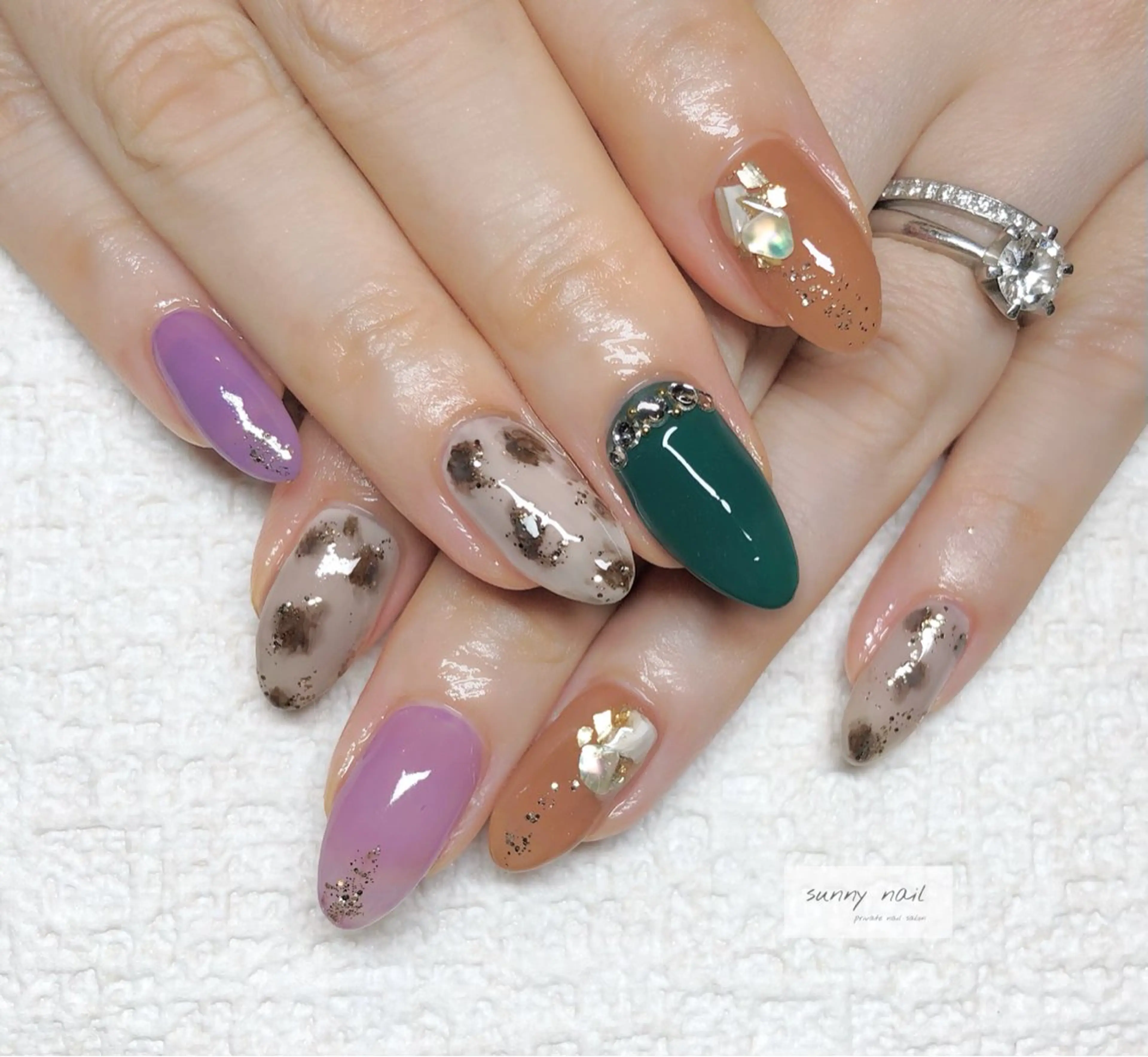 ネイル アニマル柄 ブラウン グリーン sunny nailのネイルデザイン