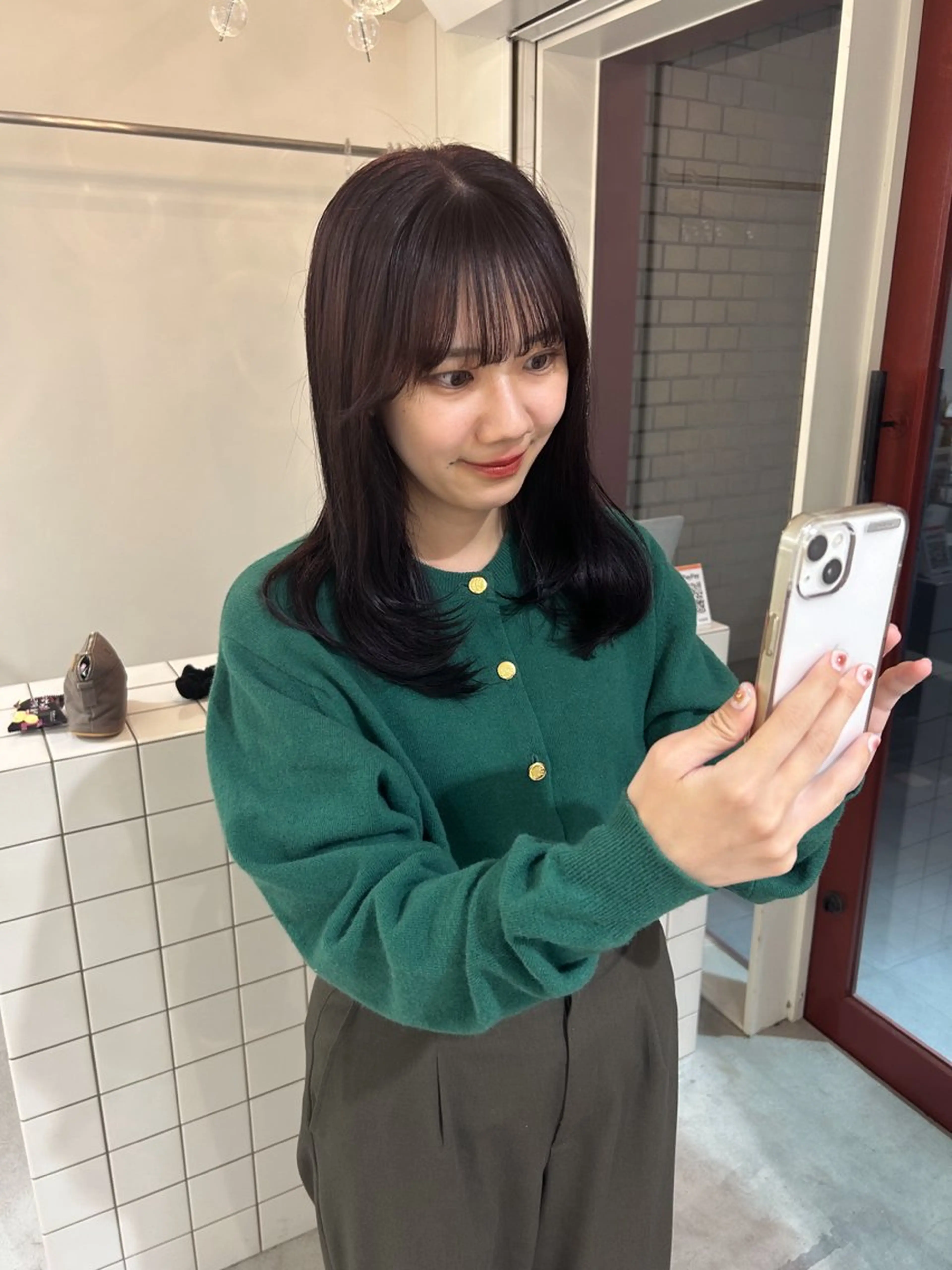 ミディアム Koto🌿 ブリーチなしカラーのヘアスタイル