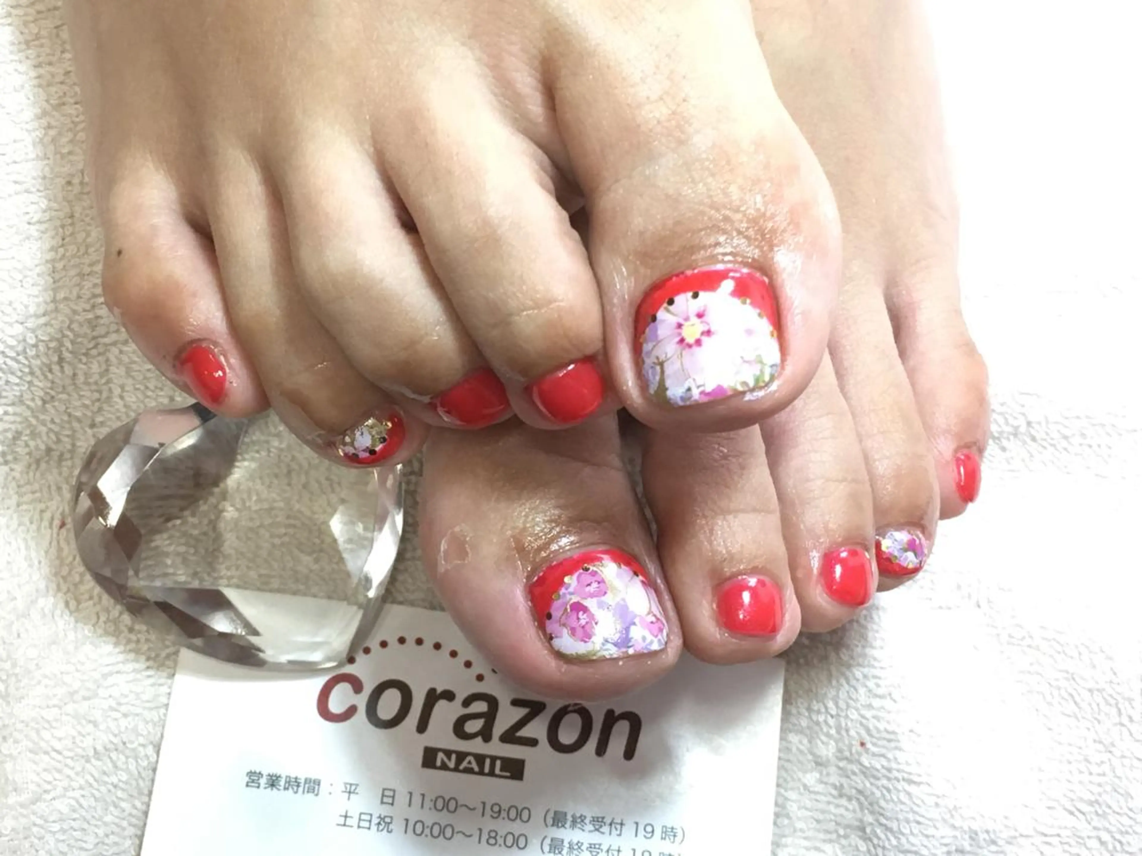 ネイル フラワーネイル フットネイル フレンチネイル 赤色 逆フレンチ corazon所属・ネイリスト aicoのネイルデザイン