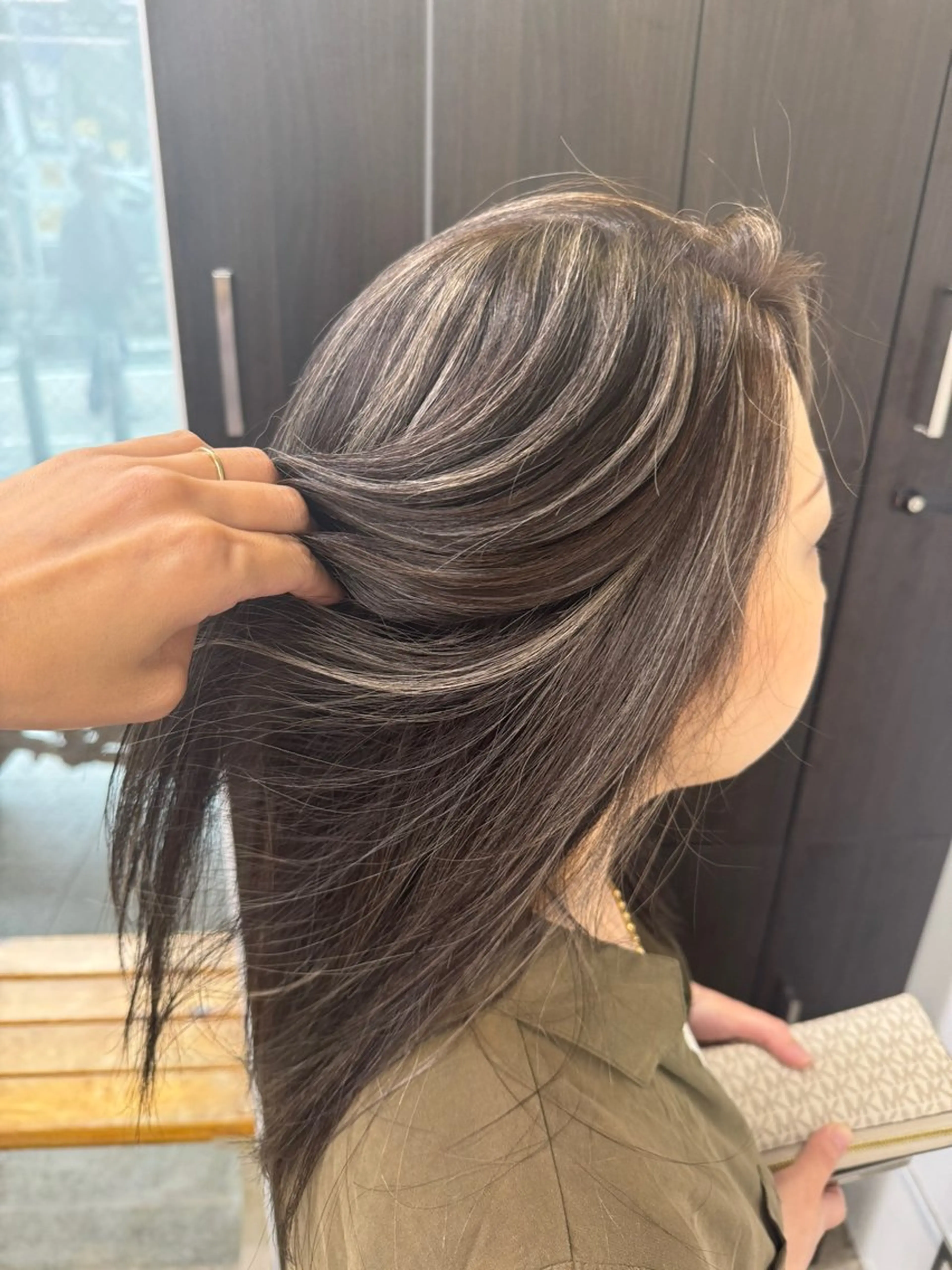 セミロング yuuka🌻 ハイライト/艶カラーのヘアスタイル