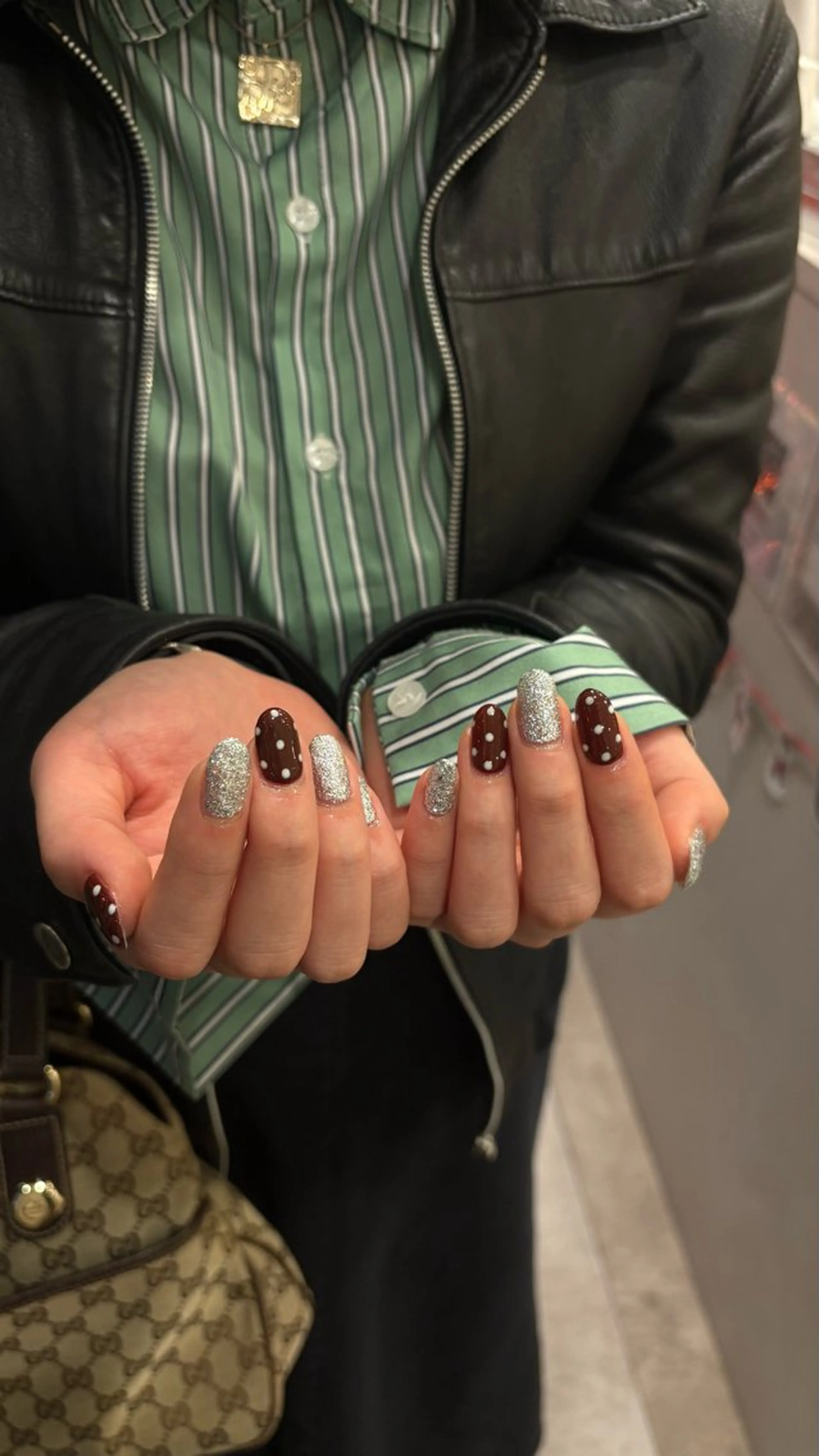 ネイル しおん🎶｜ひと 癖ニュアンス｜個性派のネイルデザイン