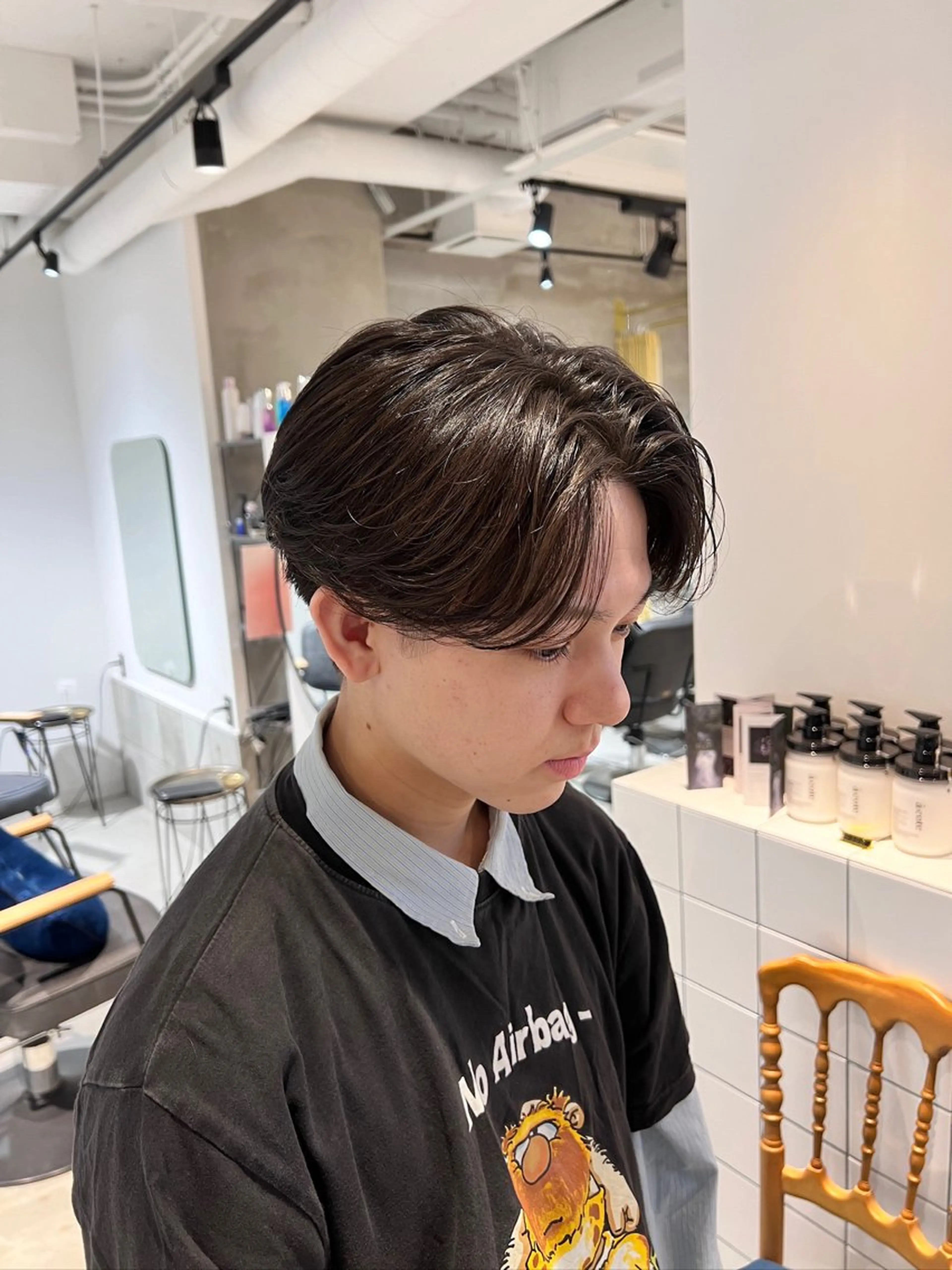 ショート パーマ メンズ センターパート フェザーパーマ メンズ韓国風 メンズパーマ 韓国風ヘア カット パーマ メンズカットパーマ ✂️ JOYAのヘアスタイル