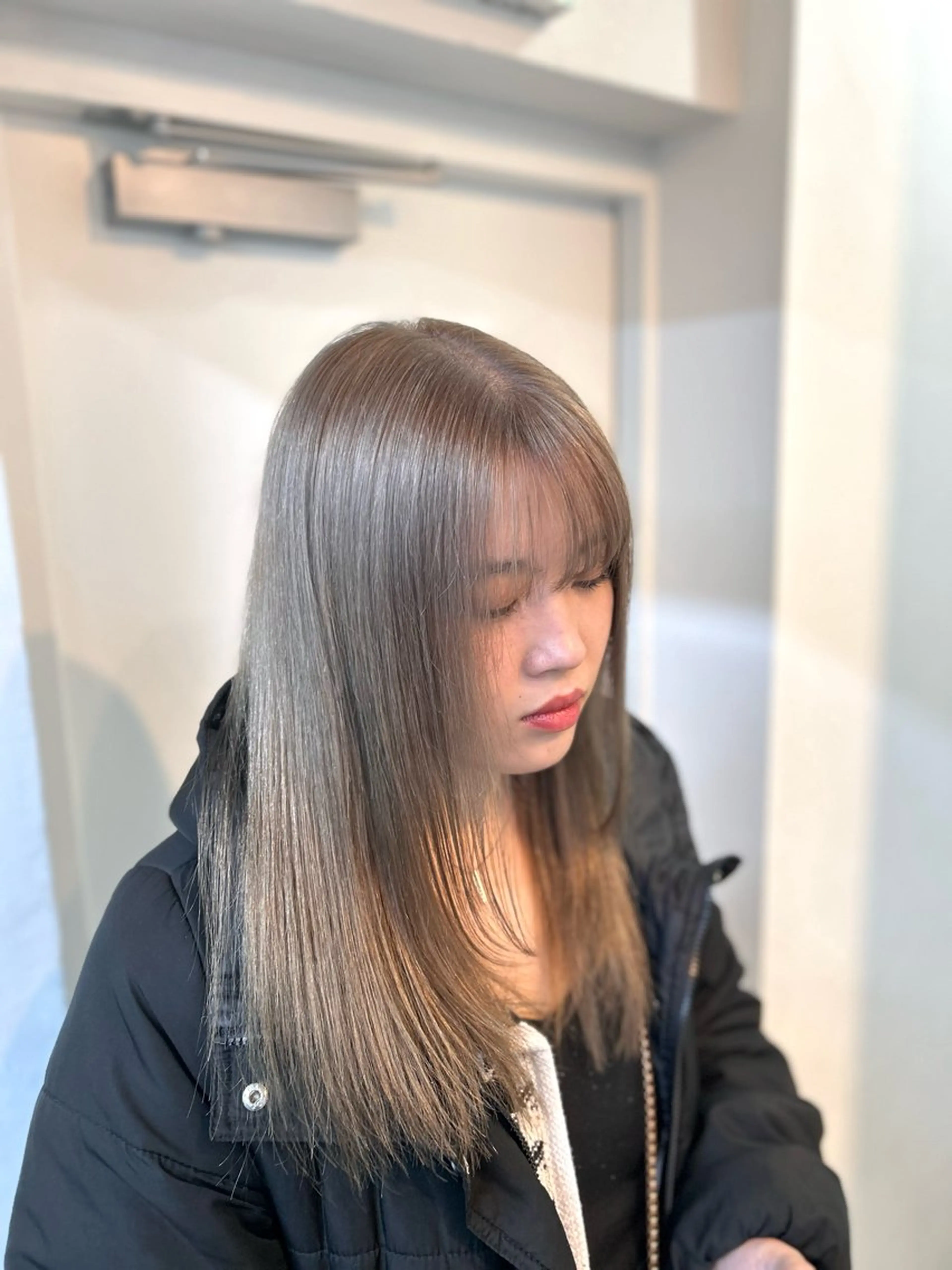 セミロング カラー ブリーチ デザインカラー ハイトーンカラー 似合わせカット ウルフカット 梅田l大人韓国ヘア レイヤー×艶カラーのヘアスタイル