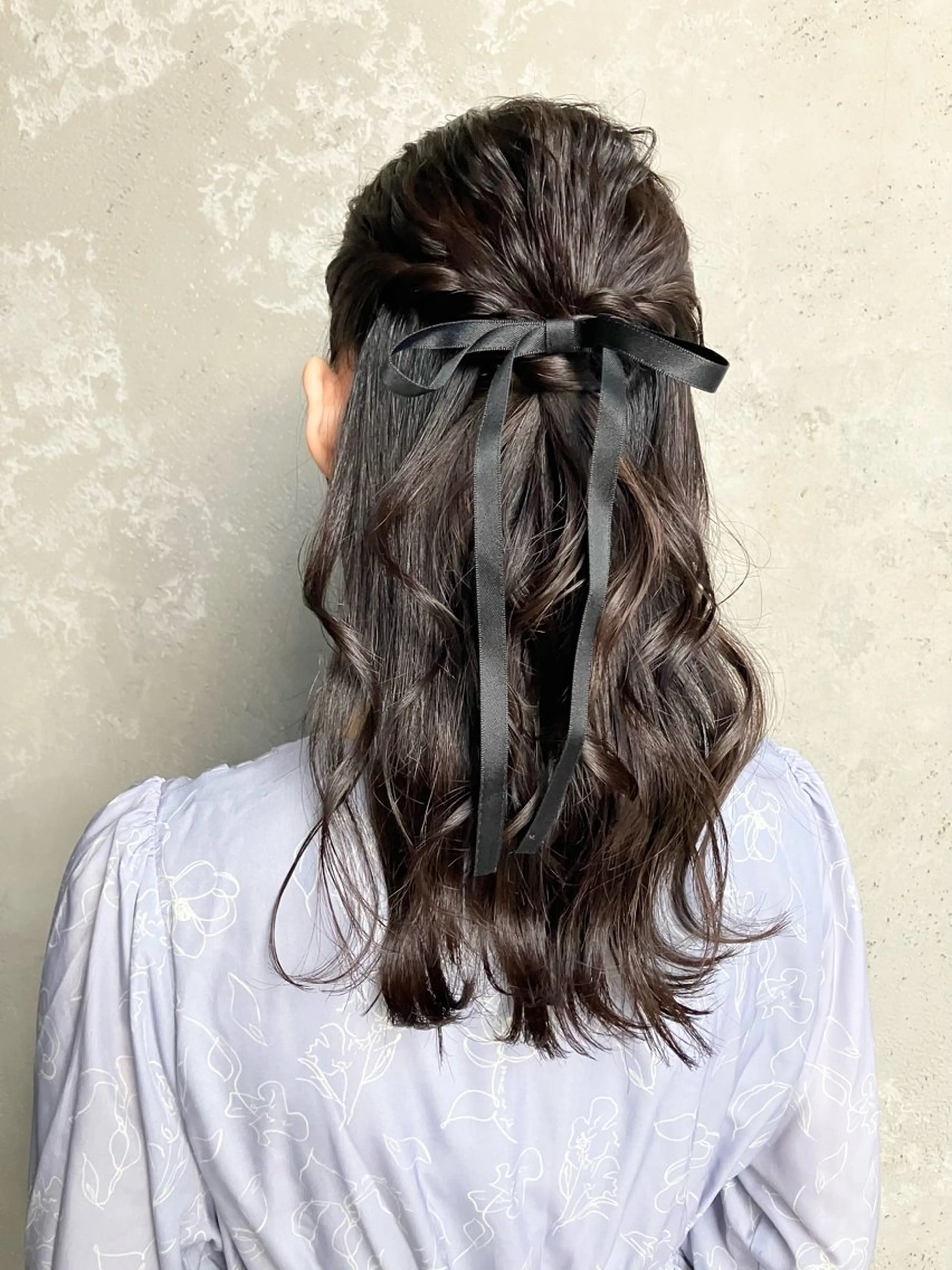ミディアム カラー パーマ ヘアアレンジ メンズ キッズ ハーフアップ 子どものヘアアレンジ ミディアムパーマ メンズバレイヤージュ メンズブリーチ ヘアセット kotona 🤍miuraのヘアスタイル