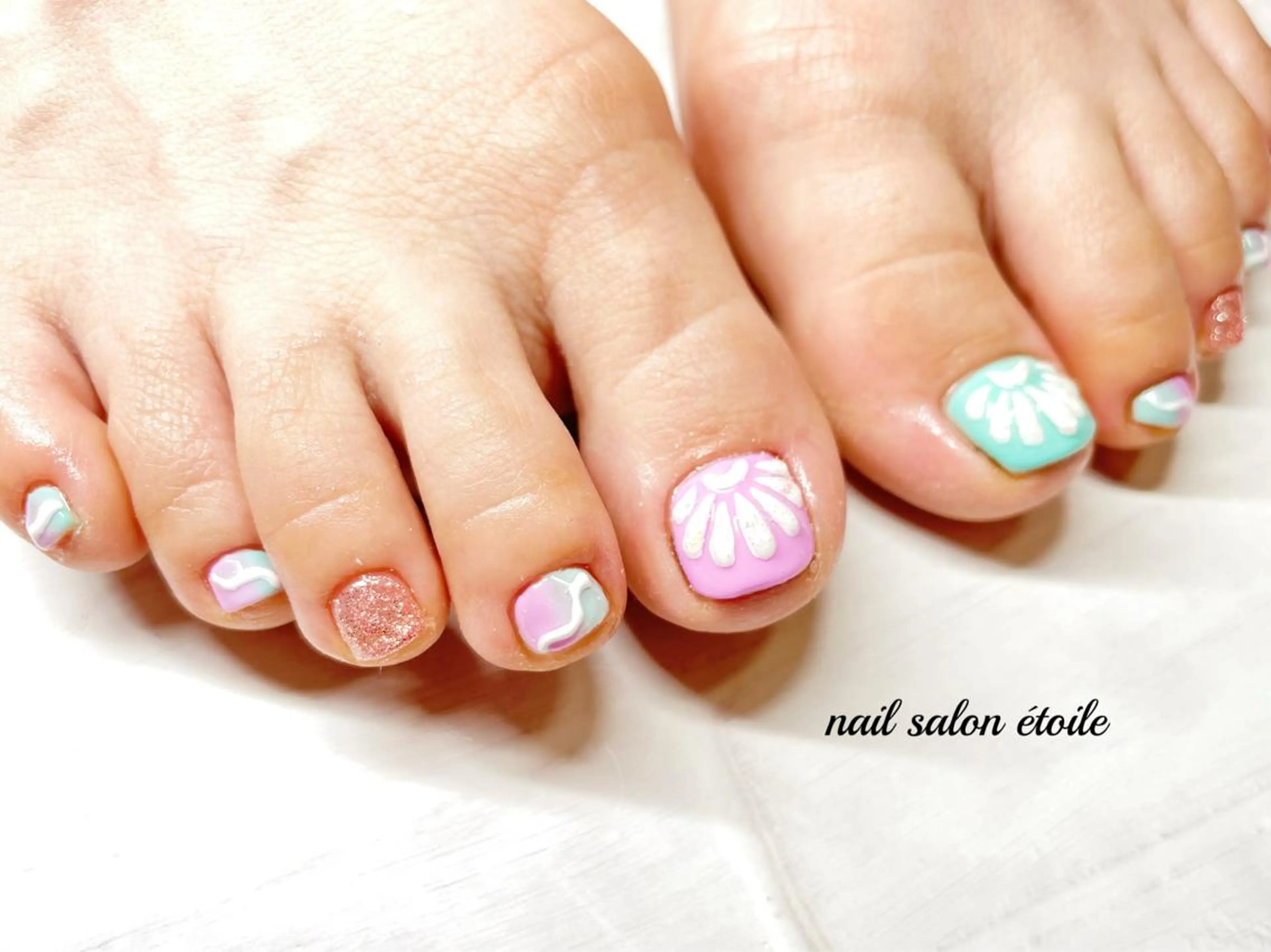 ネイル フットネイル ジェルネイル ラメ(グリッター) ニュアンスネイル パステルネイル フットネイル nail salon étoileのネイルデザイン