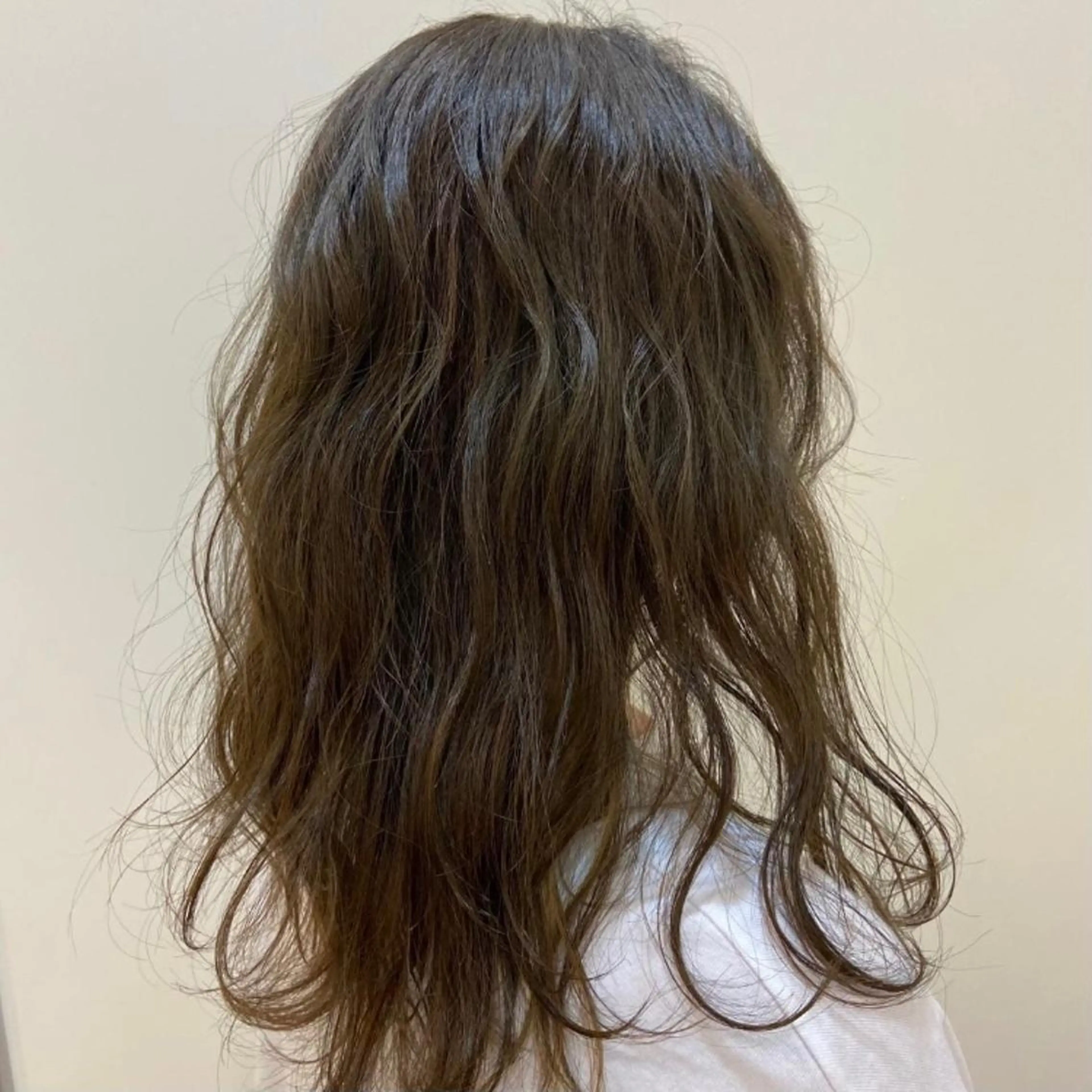 セミロング カラー ヘアアレンジ Mirai 🧸のヘアスタイル