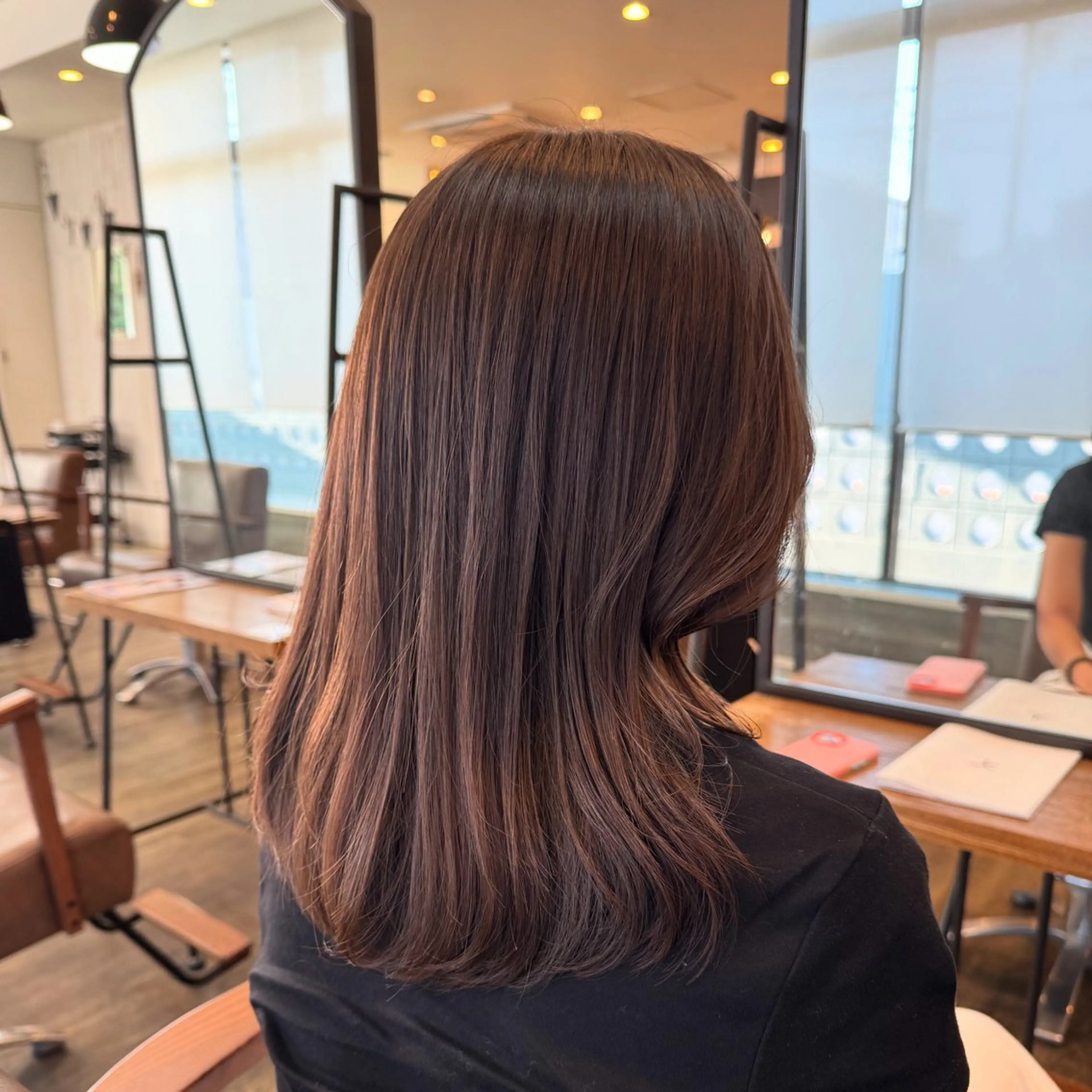 ミディアム 顔まわりレイヤー 顔周りカット レイヤーカット YURA bisou hairのマツエク・マツパデザイン