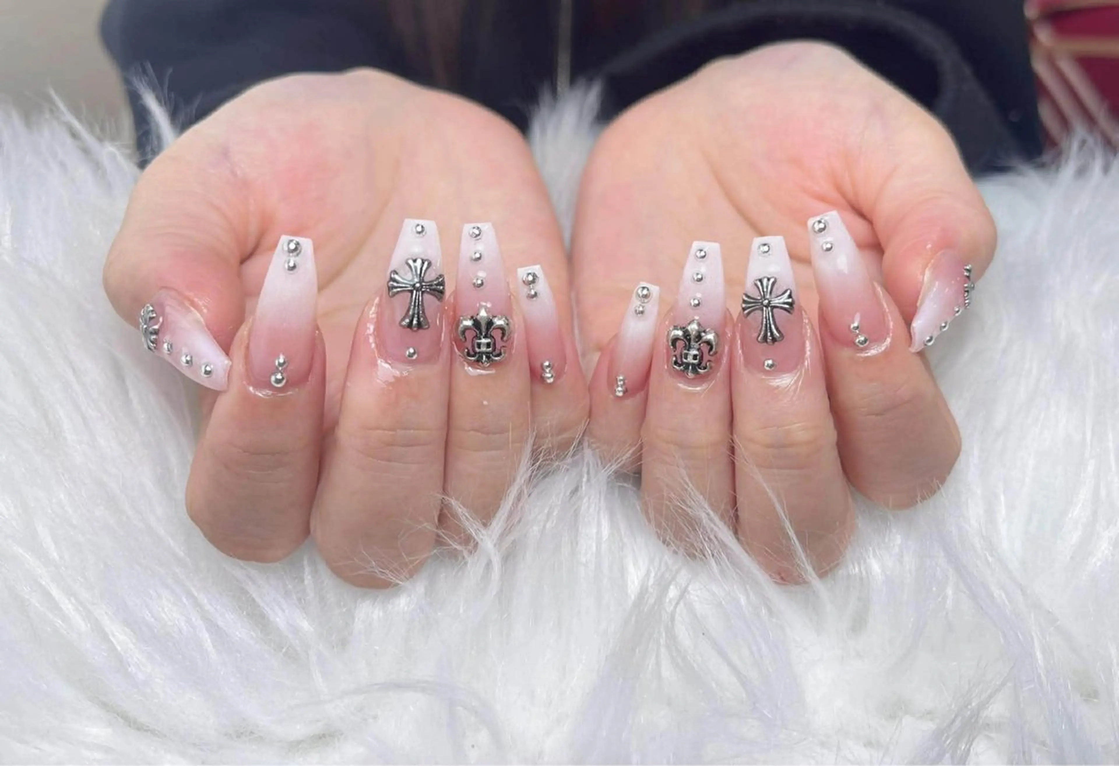 ネイル フレンチネイル ジェルネイル ガーリー 韓国ネイル ロングネイル ハンドネイル ミ チャンのネイルデザイン