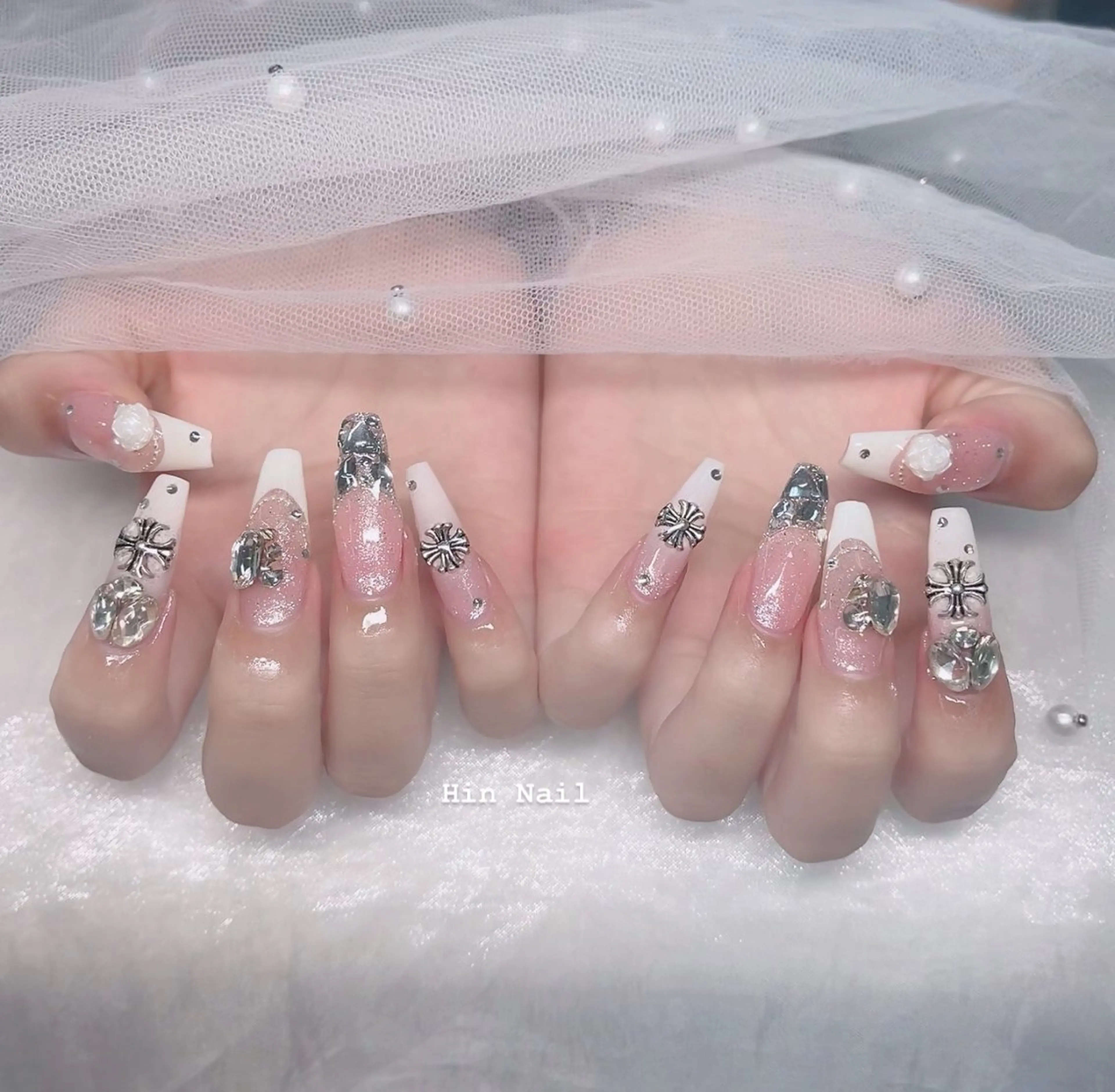 ネイル ハンドネイル Hin Nailsのネイルデザイン