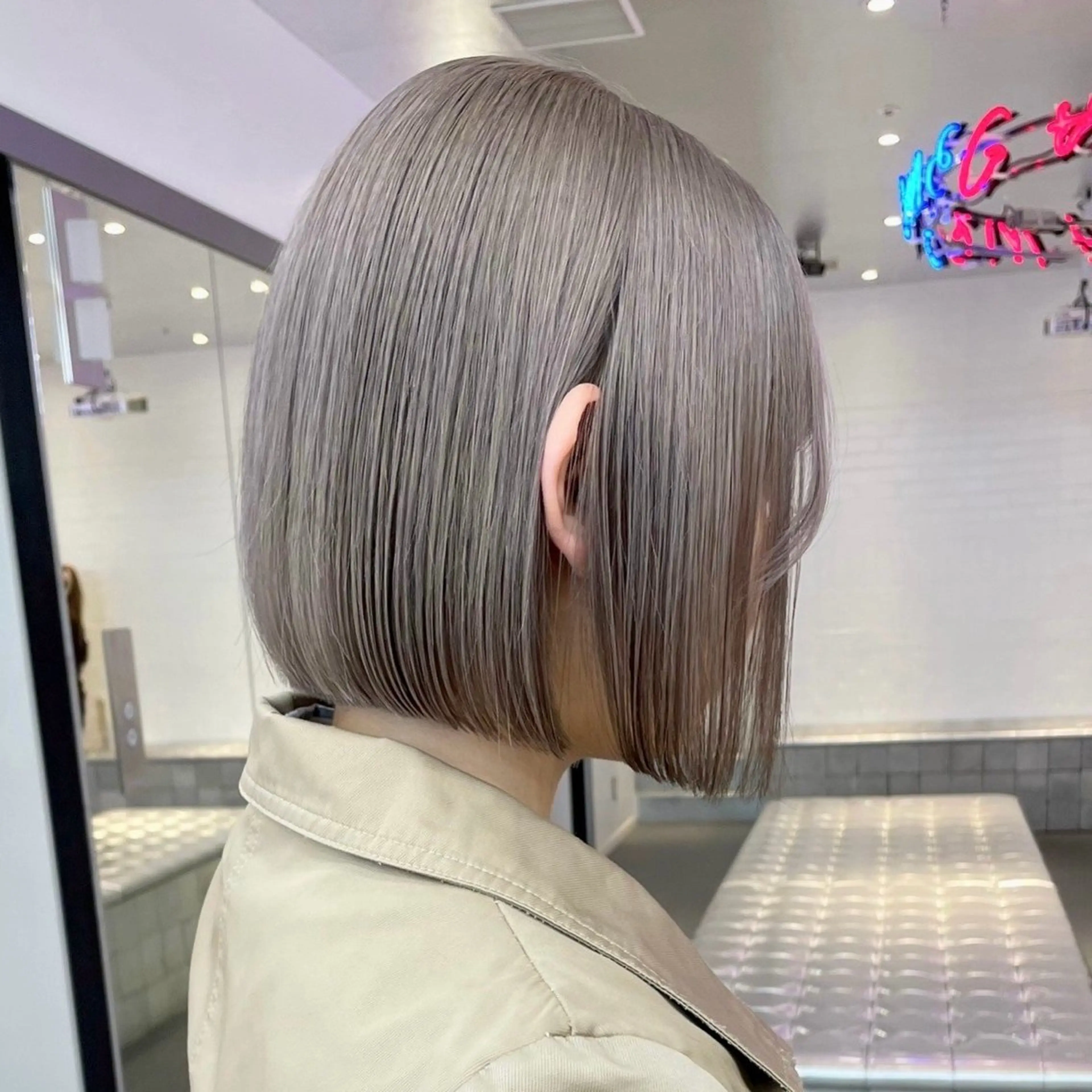 ショート カラー シルバー ボブ 🎀ハイトーン🎀 ケアブリーチmikuのヘアスタイル