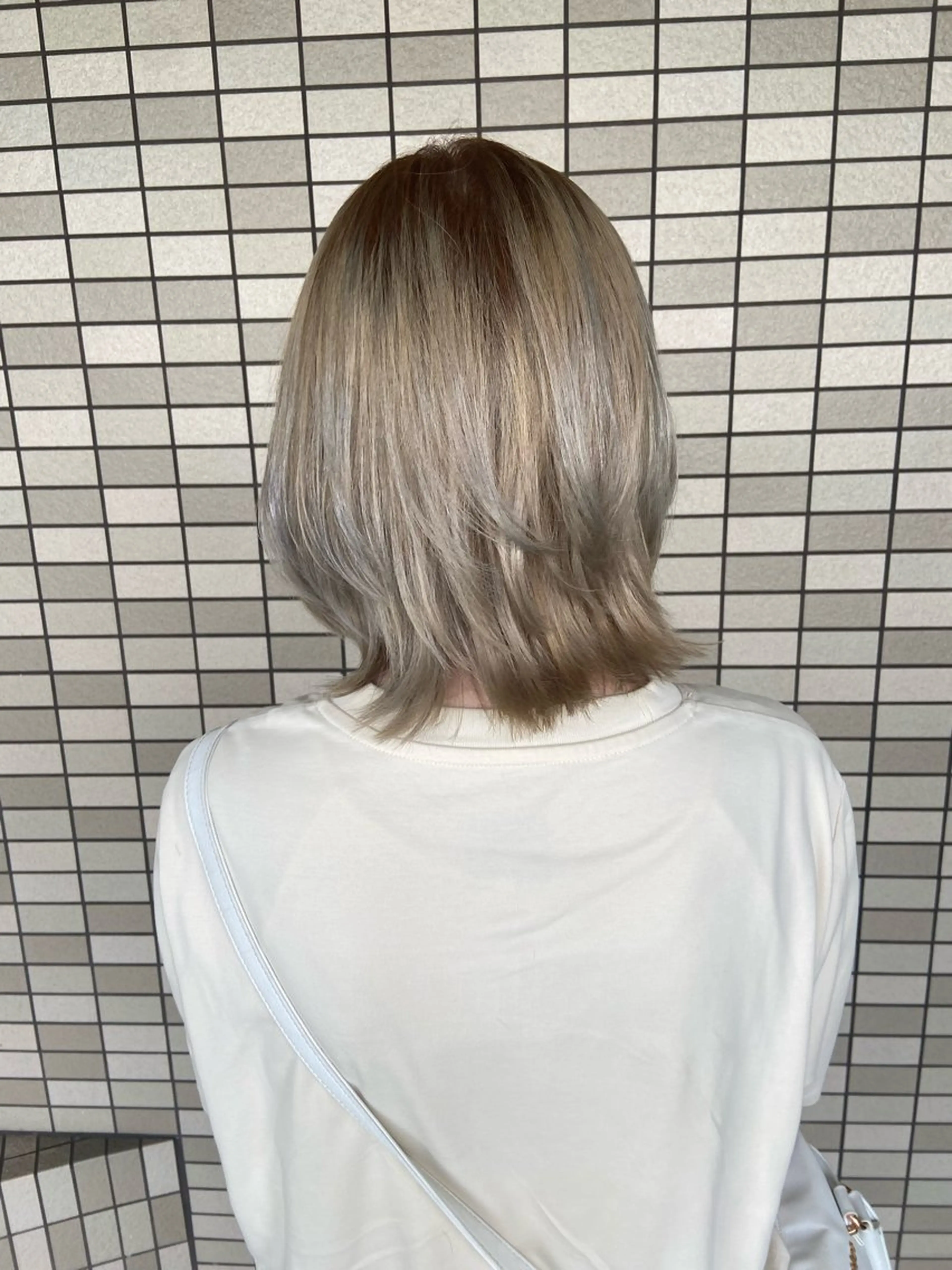 ミディアム カラー 大矢 萌美のヘアスタイル