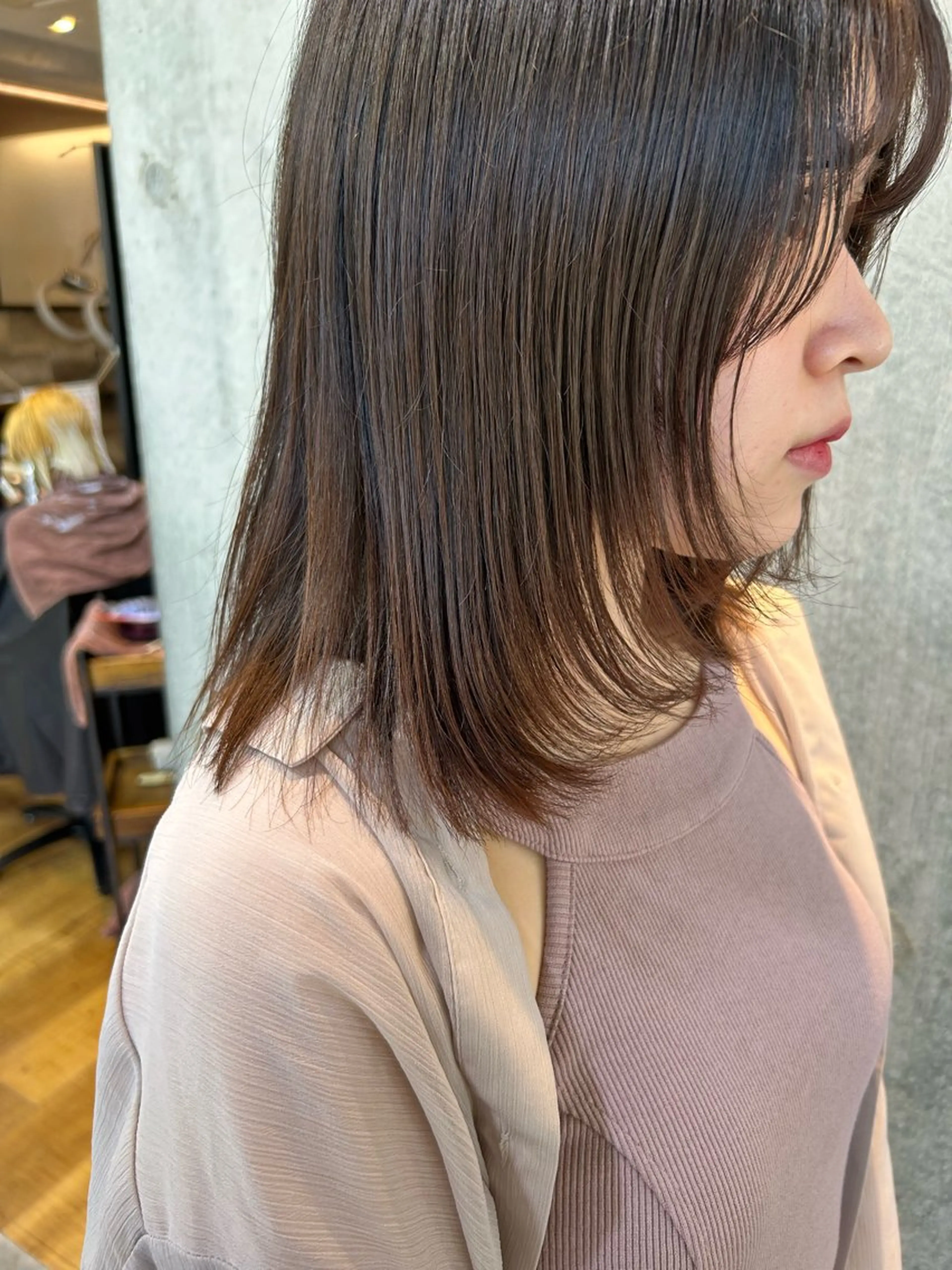 セミロング レイヤーカット KOTOMI .のヘアスタイル