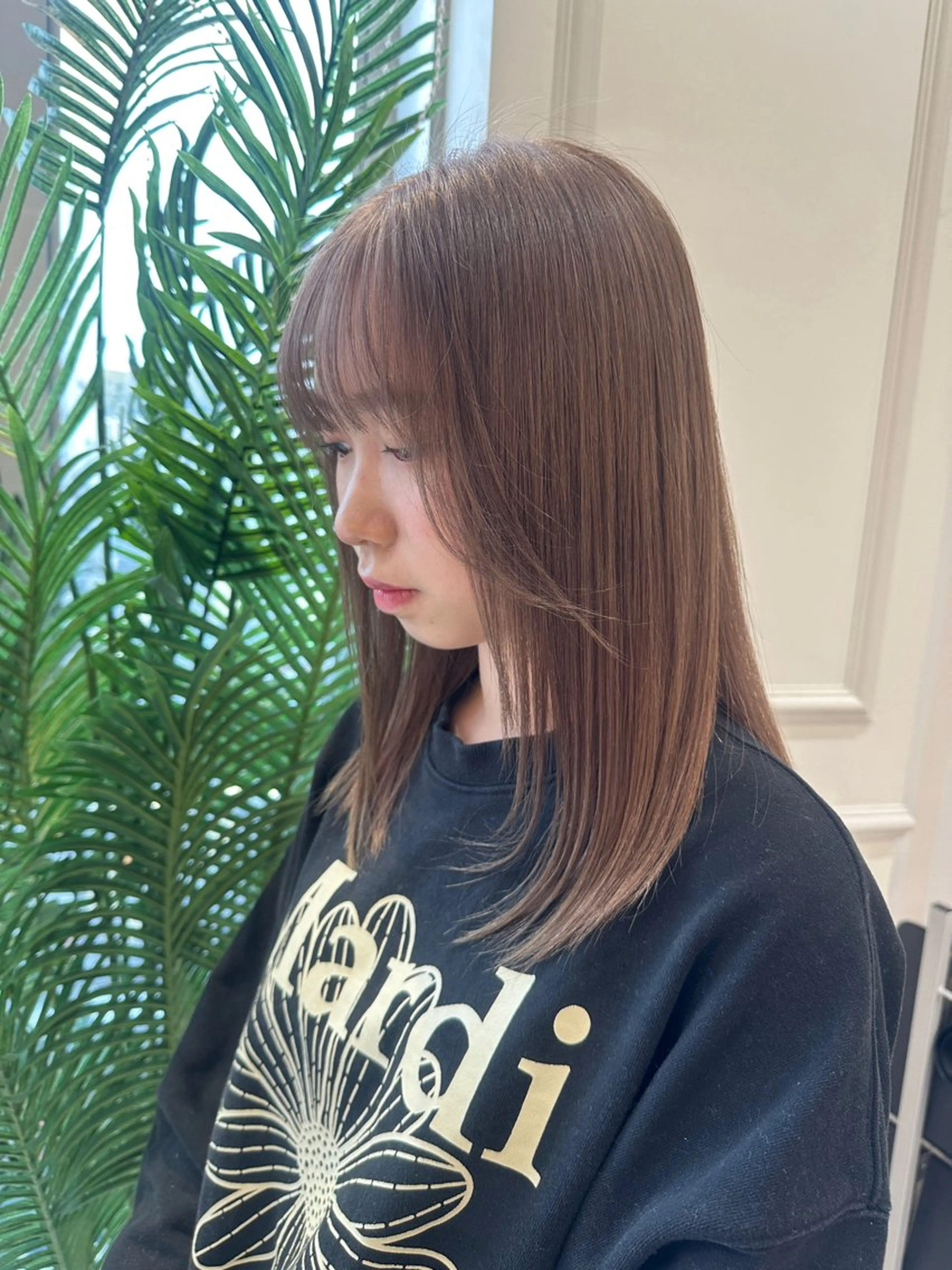 セミロング 顔まわりレイヤー レイヤーカット カット トリートメント レイヤー/ウルフ/ ハイトーンchimiのヘアスタイル